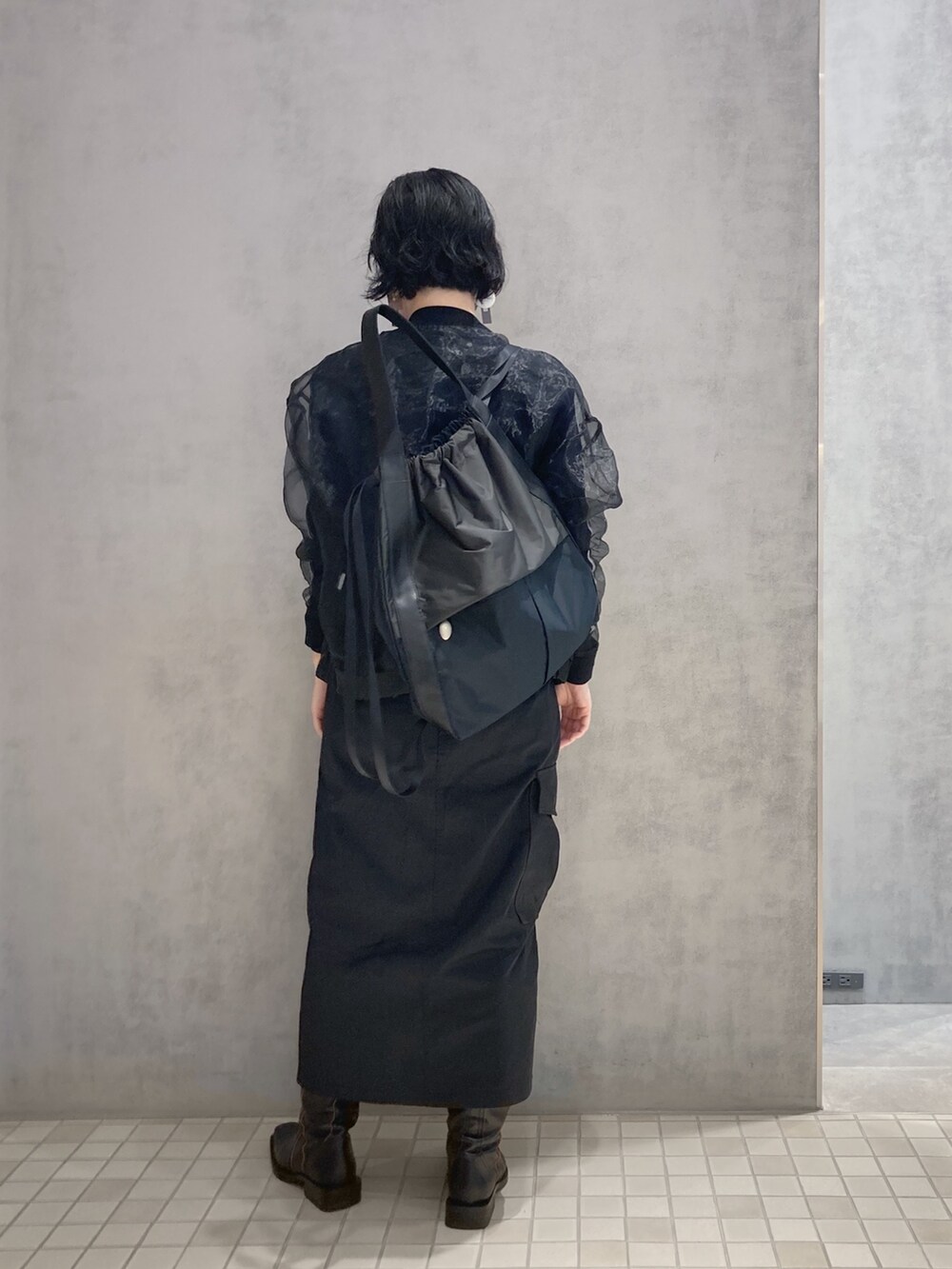 「ネイビー、ナップサック、リュック、カジュアル、HIROKO HAYASHI、HIROKOHAYASHI、ヒロコハヤシ」｜「HIROKO HAYASHIのLUINI(ルイーニ)2wayナップサック（バックパック/リュック、ブルー系）」を使った、mc_hhさん（レディース・156cm）の春コーディネートの3枚目の写真