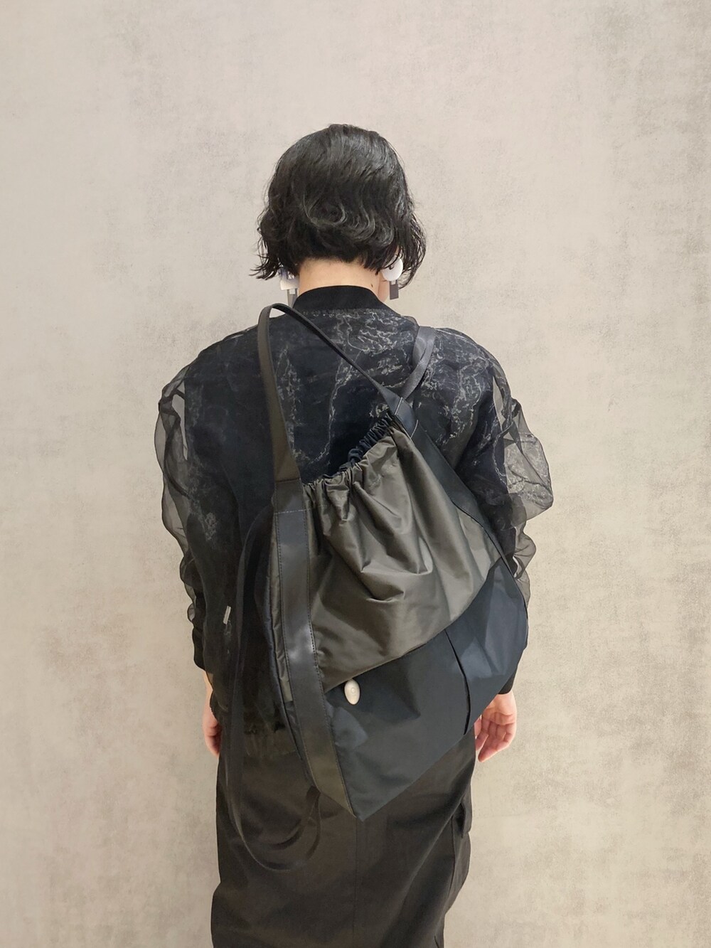 「ネイビー、ナップサック、リュック、カジュアル、HIROKO HAYASHI、HIROKOHAYASHI、ヒロコハヤシ」｜「HIROKO HAYASHIのLUINI(ルイーニ)2wayナップサック（バックパック/リュック、ブルー系）」を使った、mc_hhさん（レディース・156cm）の春コーディネートの5枚目の写真