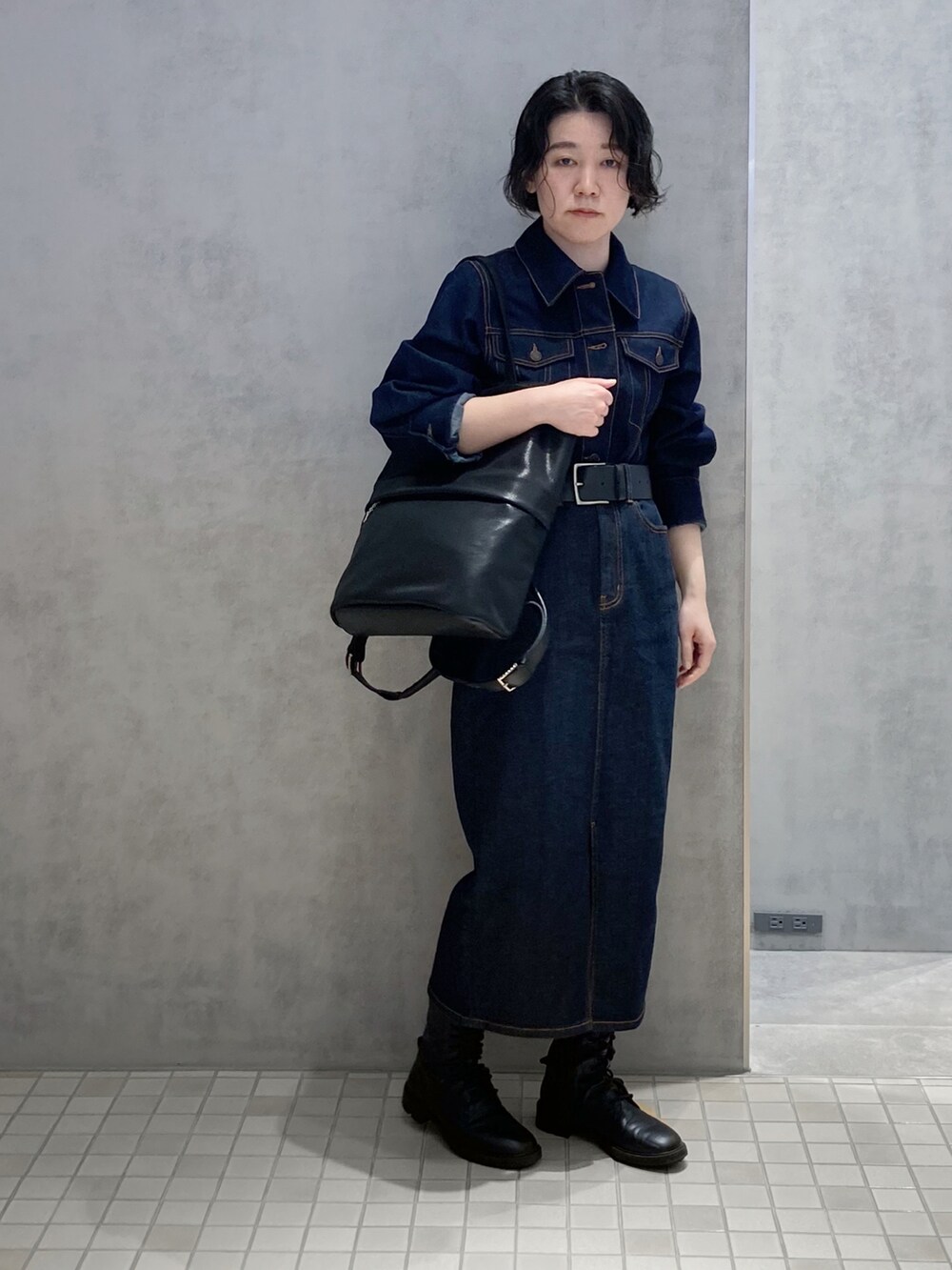 ブラック系のバックパック/リュックを着用したレディースの春コーディネートの4枚目の写真