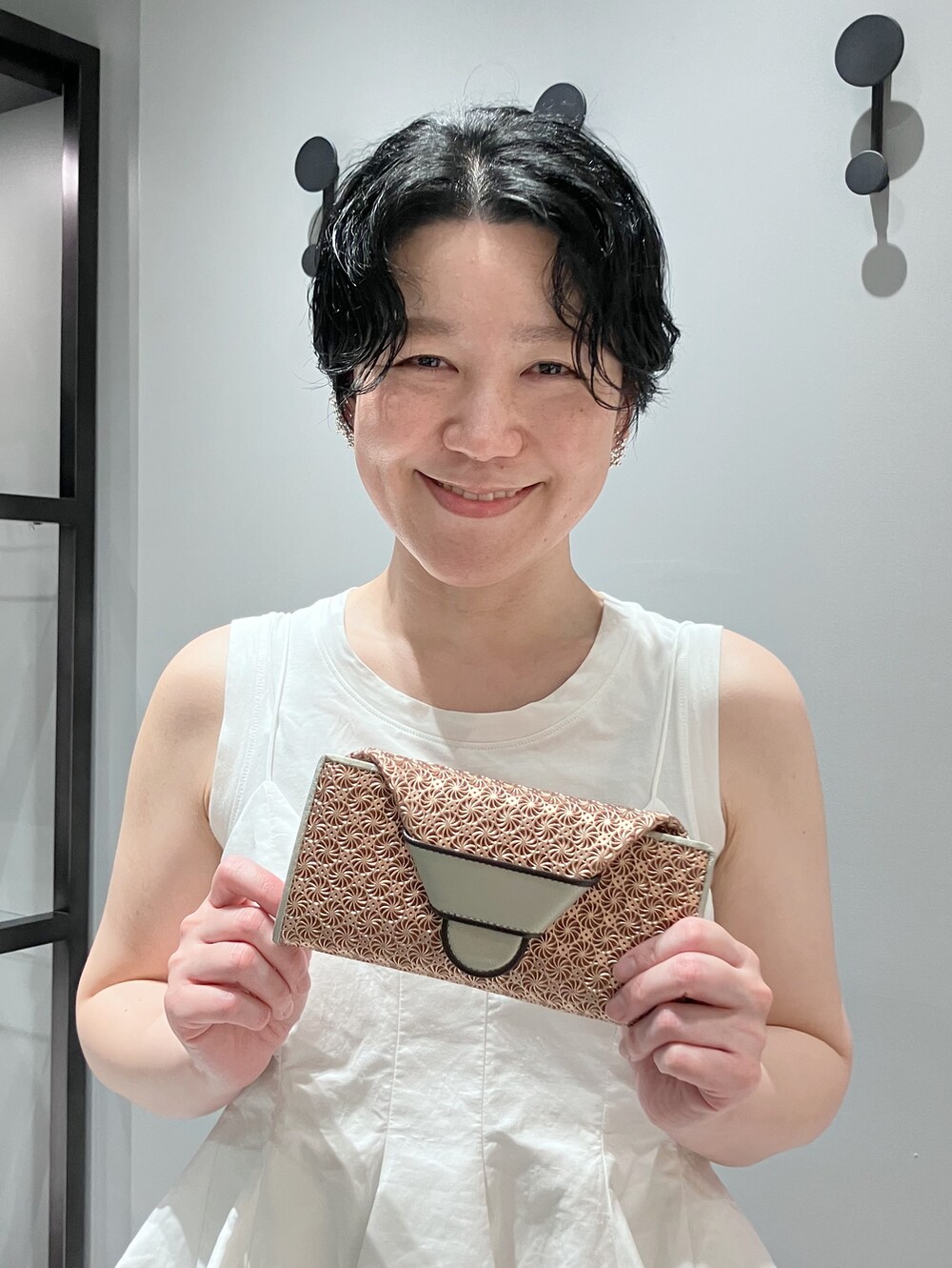 グリーン系の財布、グリーン系の財布、グリーン系の財布を着用したレディースの夏コーディネートの3枚目の写真