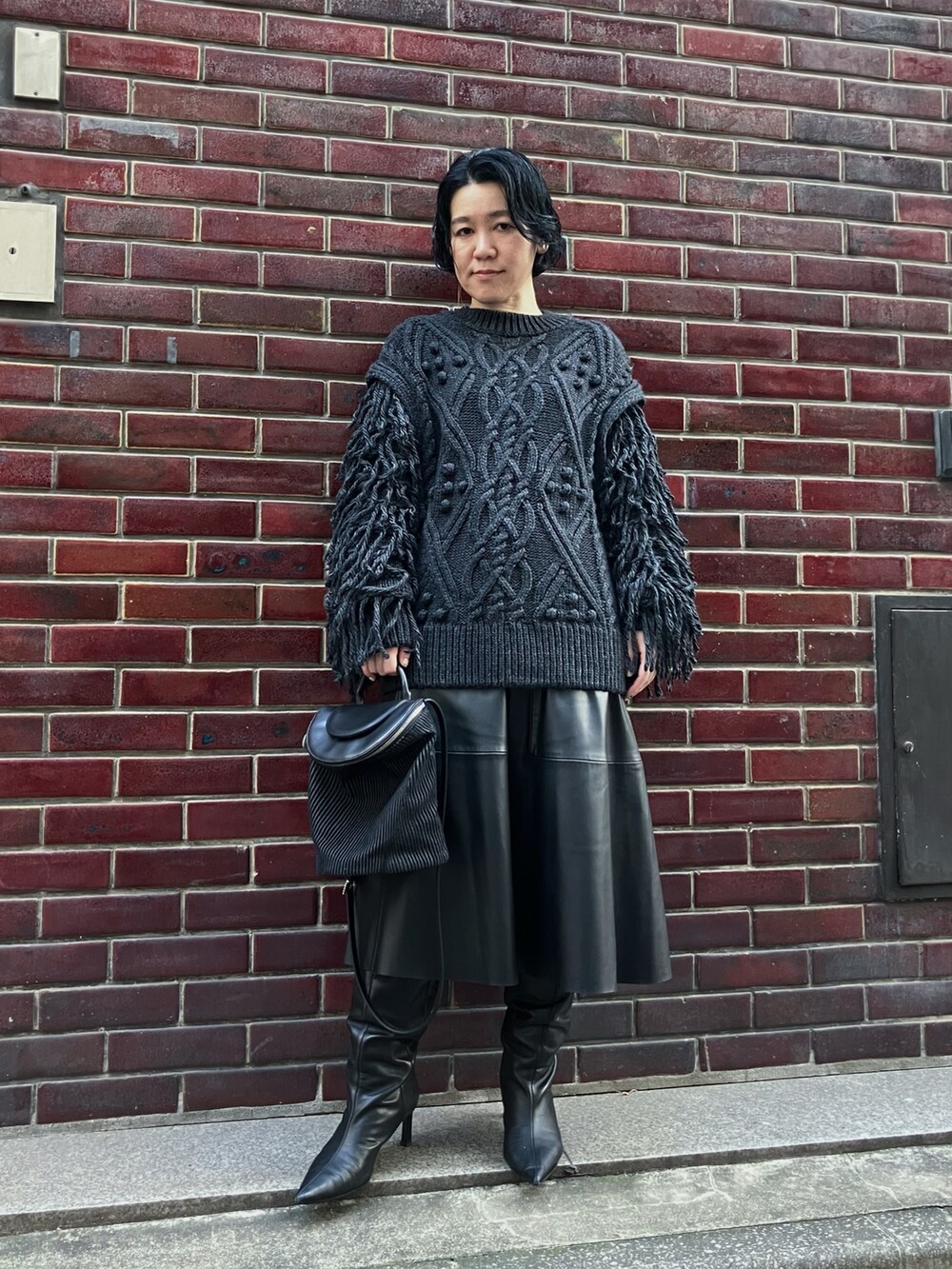 「ヒロコハヤシ、HIROKO HAYASHI、HIROKOHAYASHI、ショルダーバッグ、秋冬コーデ、カジュアル」｜「HIROKO HAYASHIのASTRATTO（アストラット）ショルダーバッグ（ショルダーバッグ、グレー系）」を使った、mc_hhさん（レディース・156cm）の秋コーディネートの2枚目の写真