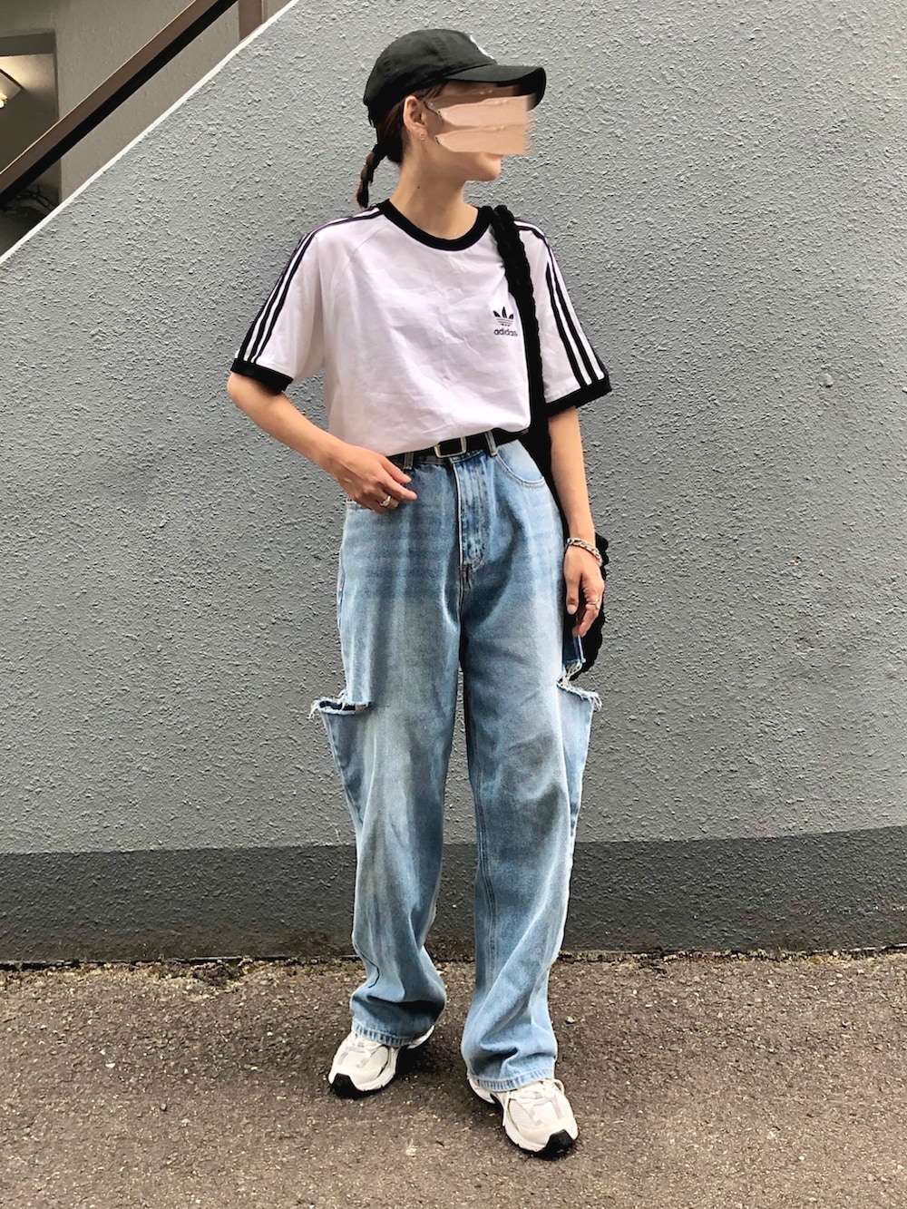 「キャップ、アディダス、サイドカットデニム、カジュアルコーデ、シンプルコーデ、デニム」｜「NEW ERAのWEGO/NEWERA 9TWENTY（キャップ、その他）」を使った、pisa.さん（レディース・158cm）の夏コーディネートの2枚目の写真