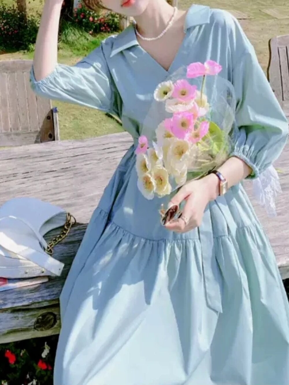 グリーン系のワンピース/ドレス、ブルー系のワンピース/ドレス、その他のその他を着用したレディースの春コーディネートの3枚目の写真