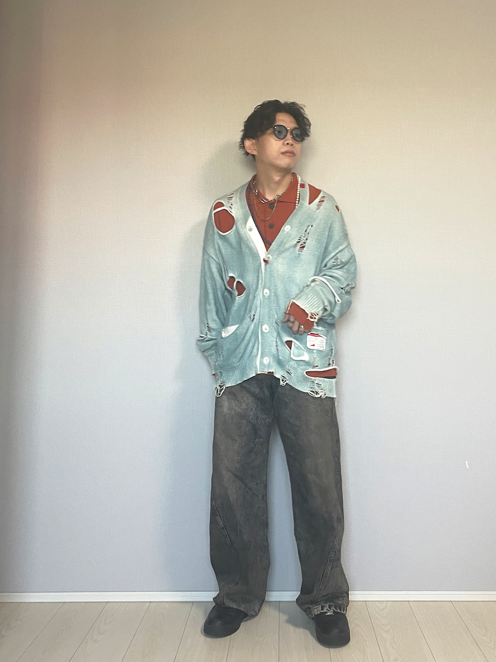 「服好きな人と繋がりたい、おしゃれさんと繋がりたい、メンズファッション、カジュアルコーデ、カーディガン、秋っぽコーデ更新中、オレンジ、デニム、ミハラヤスヒロ(MIHARAYASUHIRO)、メゾンスペシャル、WYM、WYM LIDNM、NIKE、エアフォースワン、ストリート」｜「NIKEのナイキ エア フォース 1 '07 メンズシューズ / Nike Air Force 1 '07 Men's Shoes CW2288-001 Black（スニーカー、ブラック系）」を使った、UW168さん（メンズ・175cm）の秋コーディネートの5枚目の写真