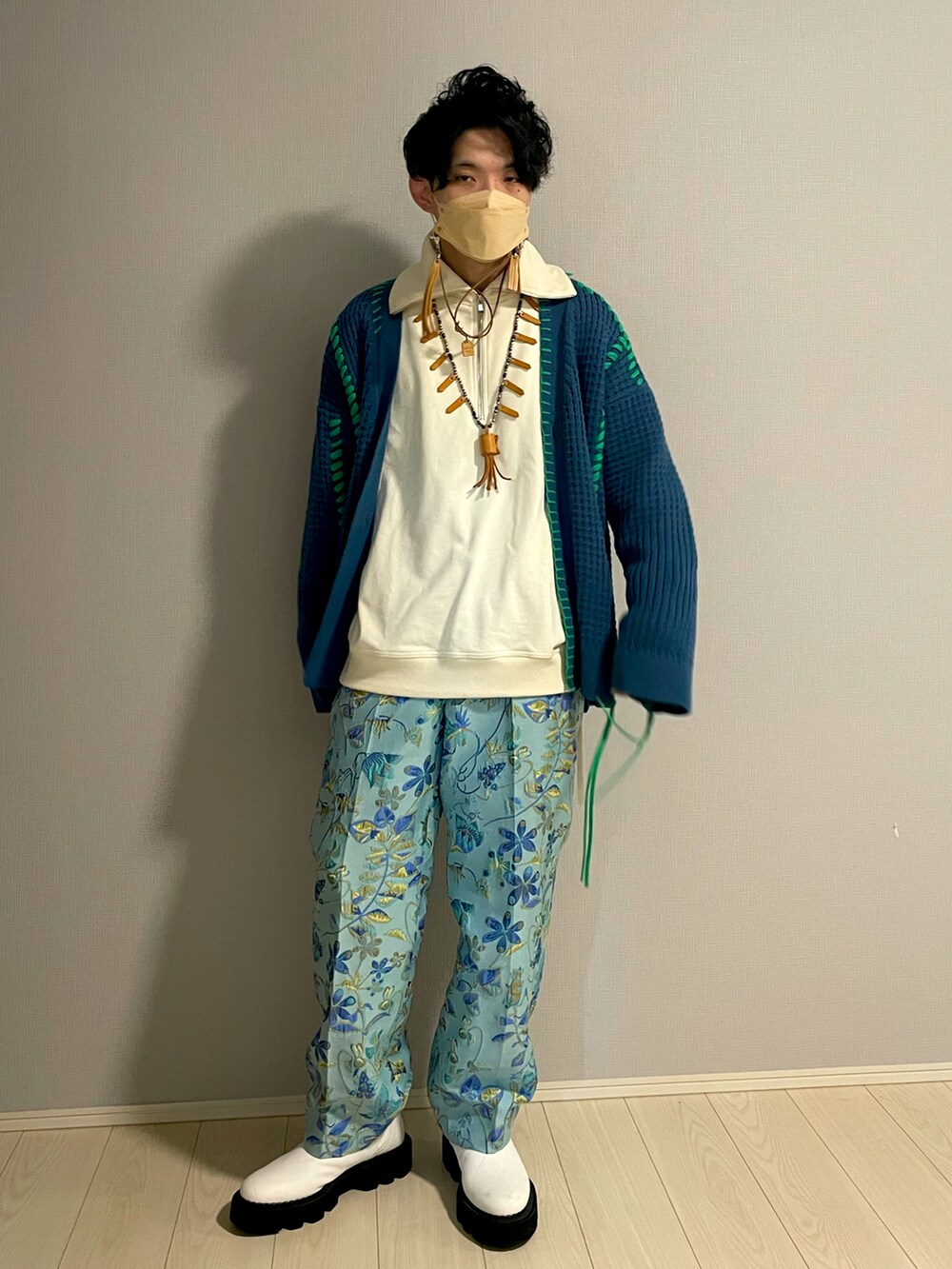 「おしゃれさんと繋がりたい、服好きな人と繋がりたい、ブルーコーデ、カジュアルコーデ、ワッフル、カーディガン、ハーフジップ、スウェット、柄パンツ、ブーツ」｜「MAISON SPECIALの《ユニセックスアイテム》インポートファブリック1タックワイドパンツ【MAISON SPECIAL/メゾンスペシャル】（スラックス、その他）」を使った、UW168さん（メンズ・175cm）の冬コーディネートの2枚目の写真