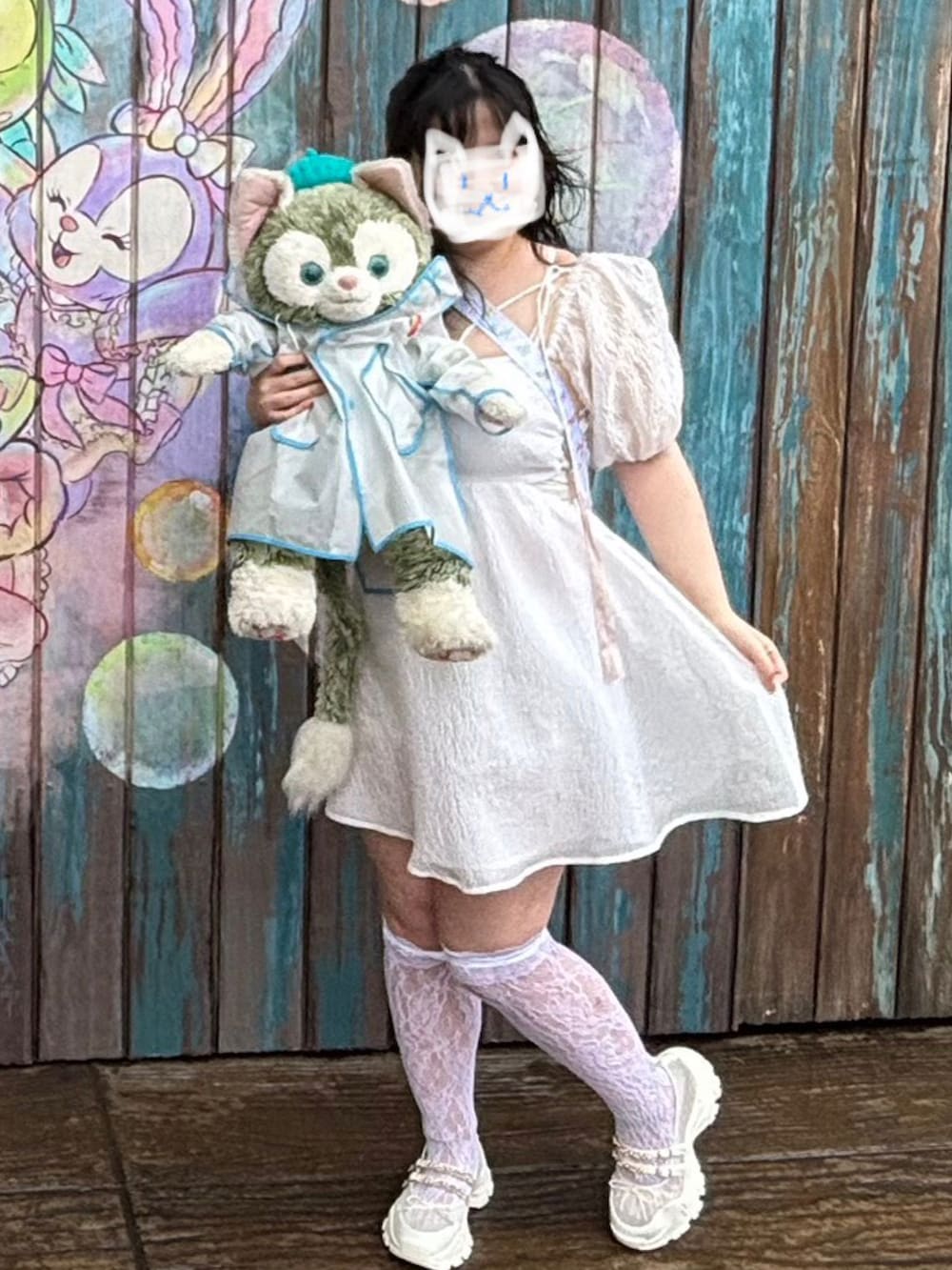 「ディズニーコーデ、ディズニー、ジェラトーニ、ハンドメイド、ホワイト」｜「RANDAのトゥシューズデザインスニーカー（スニーカー、ホワイト系）」を使った、hiruneko32さん（骨格ナチュラル・レディース・165cm）の春コーディネートの3枚目の写真