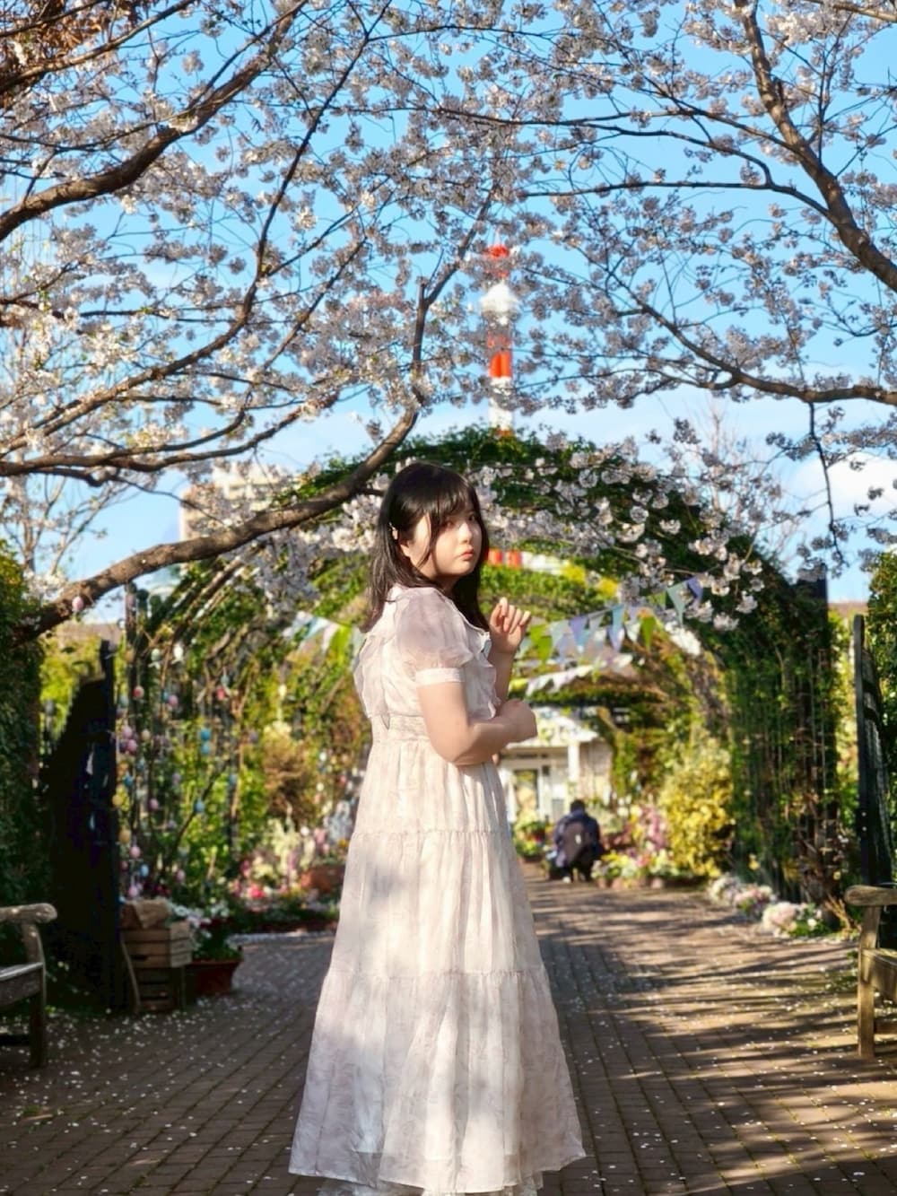 「春コーデ、ロングワンピース、evelyn」｜「evelynのアイテム（ワンピース、ピンク系）」を使った、hiruneko32さん（骨格ナチュラル・レディース・165cm）の春コーディネートの2枚目の写真