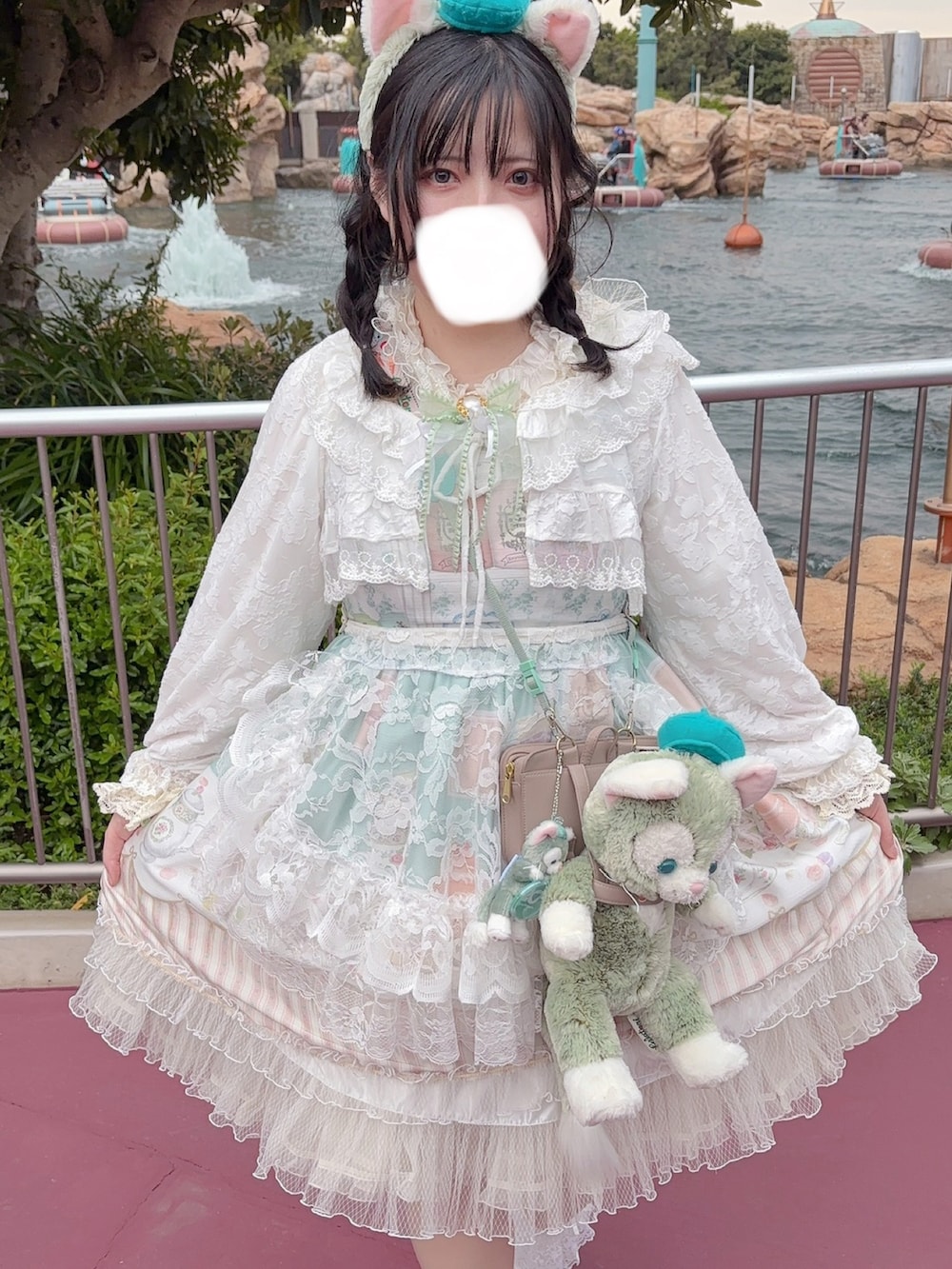 「ディズニー、ジェラトーニ、BABY, THE STARS SHINE BRIGHT」｜「BABY,THE STARS SHINE BRIGHTのアイテム（ワンピース、グリーン系）」を使った、hiruneko32さん（骨格ナチュラル・レディース・165cm）の春コーディネートの3枚目の写真