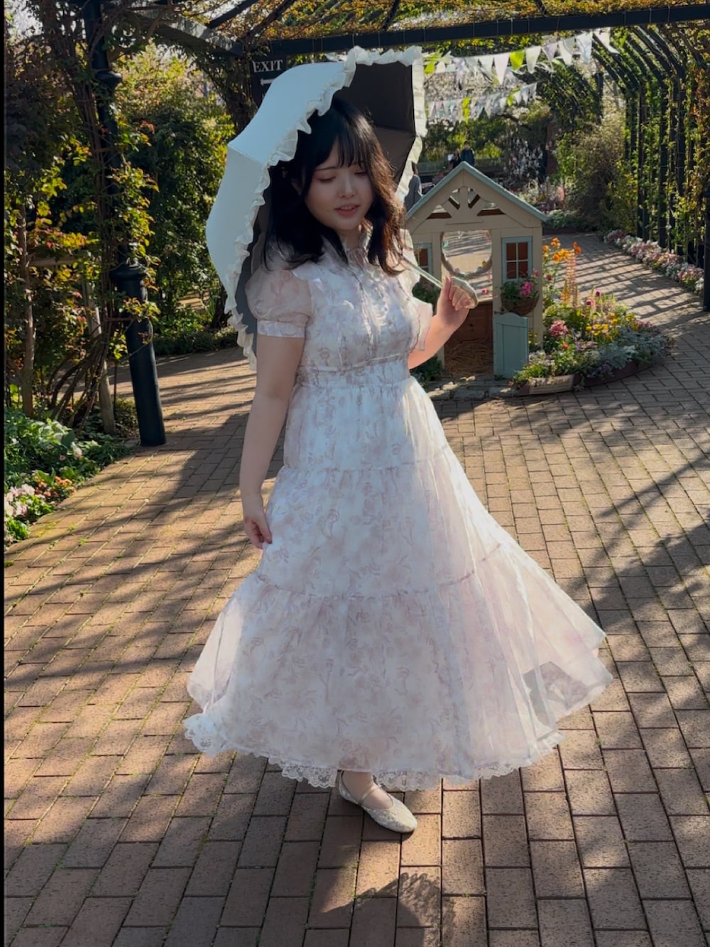 「春コーデ、ロングワンピース、evelyn」｜「evelynのアイテム（ワンピース、ピンク系）」を使った、hiruneko32さん（骨格ナチュラル・レディース・165cm）の春コーディネートの3枚目の写真