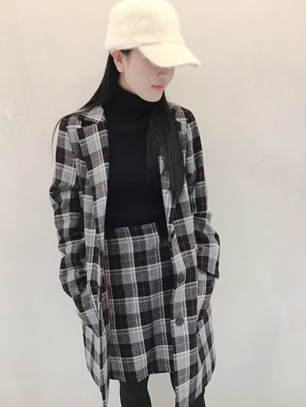 「チェック、コート、チェックスカート、アニエスベー、トゥービーバイアニエスベー、tobbyagnesb」|「To b. by agnes b.のアイテム(ジャケット/アウター、ブラック系)」を使った、ジェイアール名古屋タカシマヤさん(レディース・160cm)の秋コーディネートの2枚目の写真