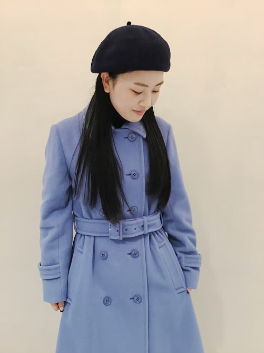 「ウールコート、ロングコート、フェミニン、アニエスベー、トゥービーバイアニエスベー、tobbyagnesb」｜「To b. by agnes b.のアイテム（ジャケット/アウター、ブルー系）」を使った、ジェイアール名古屋タカシマヤさん（レディース・160cm）の秋コーディネートの2枚目の写真