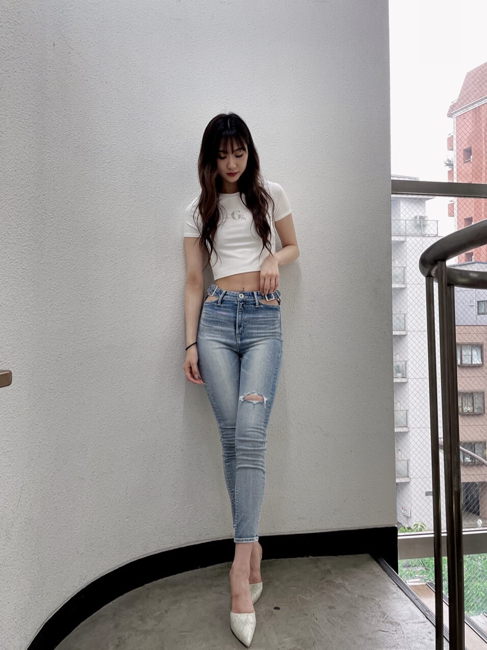 JURIANO JURRIE 花柄 スキニーパンツ モノトーン JURIANO JURRIE 花柄 スキニーパンツ モノトーン