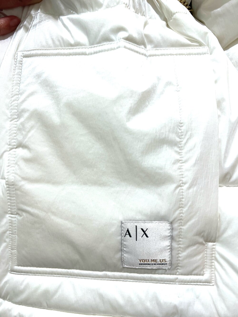 「カジュアル、ジーンズ、大人コーデ、きれいめカジュアル、armaniexchange、オトナカジュアル、冬のコーデ、アルマーニエクスチェンジ、axchange、AXchanger」｜「ARMANI EXCHANGEの【A|X アルマーニ エクスチェンジ】チェーンアンクル　トライアングルヒール　パンプス（パンプス、ブラック系）」を使った、mikaさん（レディース・151cm）の冬コーディネートの2枚目の写真