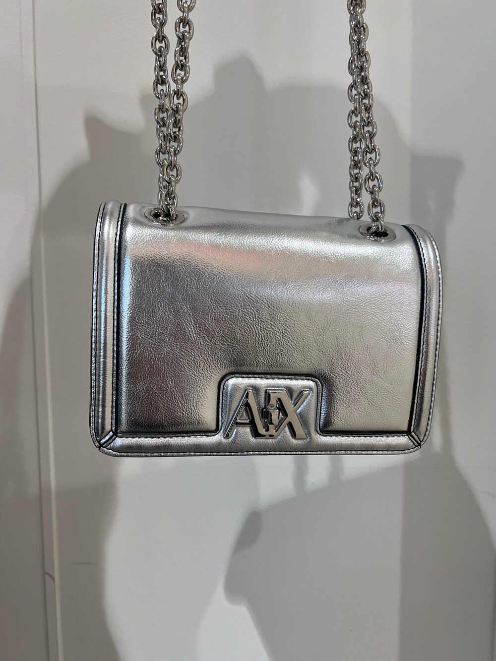 「AXchanger、AXchange、armaniexchange、アルマーニエクスチェンジ、春、春コーデ、お出かけコーデ、カジュアル、オトナカジュアル、きれいめカジュアル、大人かわいい、ジーンズ、スニーカーコーデ、お洒落さんとつながりたい、いいね、save、フォローお願いします🤑」|「ARMANI EXCHANGEの【A|X アルマーニ エクスチェンジ】AXロゴ 半袖クルーネックTシャツ/BOYFRIEND(Tシャツ/カットソー、ブルー系)」を使った、mikaさん(レディース・151cm)の春コーディネートの2枚目の写真
