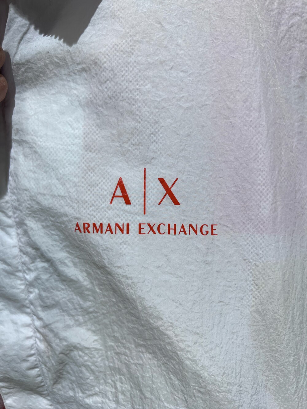 「スニーカー、カジュアル、ジーンズ、花柄、armaniexchange、フローラル柄、アルマーニエクスチェンジ、リバーシブルブルゾン、axchange、AXchanger」｜「ARMANI EXCHANGEの【A|X アルマーニ エクスチェンジ】アクセントカラー　レースアップスニーカー（スニーカー、その他）」を使った、mikaさん（レディース・151cm）の春コーディネートの2枚目の写真