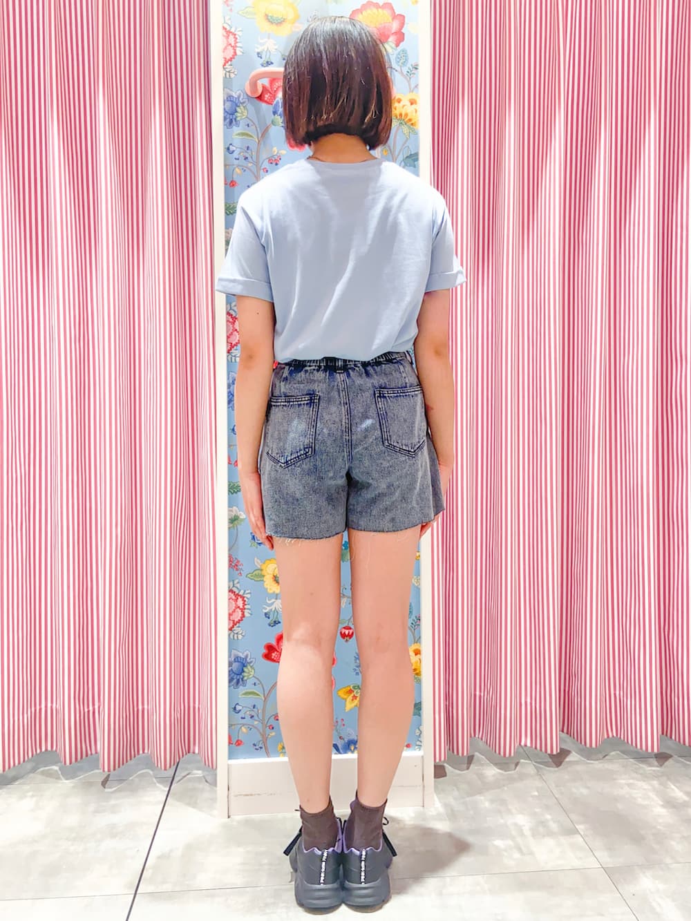 「カジュアル、カジュアルコーデ、Tシャツ、接触冷感、スニーカー、中学生、小学生、こどもコーデ、学校、夏コーデ、夏だ！Tシャツ着よう！」｜「PINK-latteのカレッジロゴ刺繍キャップ（キャップ、グリーン系）」を使った、えみりんさん（レディース・162cm）の夏コーディネートの2枚目の写真