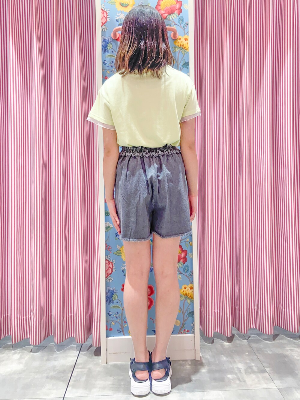 「EMVYM、重ね着風トップス、重ね着風、キュロット、サンダル、夏コーデ、カジュアル」｜「PINK-latteのフェイクチュールレイヤードTシャツ（Tシャツ/カットソー、グリーン系）」を使った、えみりんさん（レディース・162cm）の夏コーディネートの2枚目の写真