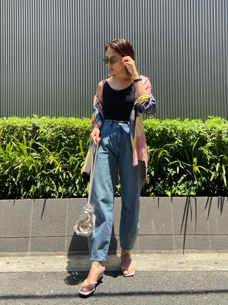 ブラック系のその他アンダーウェア/インナーを着用したレディースの夏コーディネートの3枚目の写真