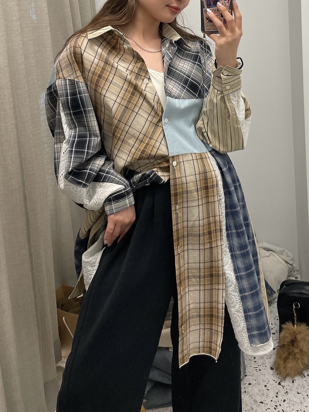 その他のシャツ/ブラウスを着用したレディースの春コーディネートの2枚目の写真