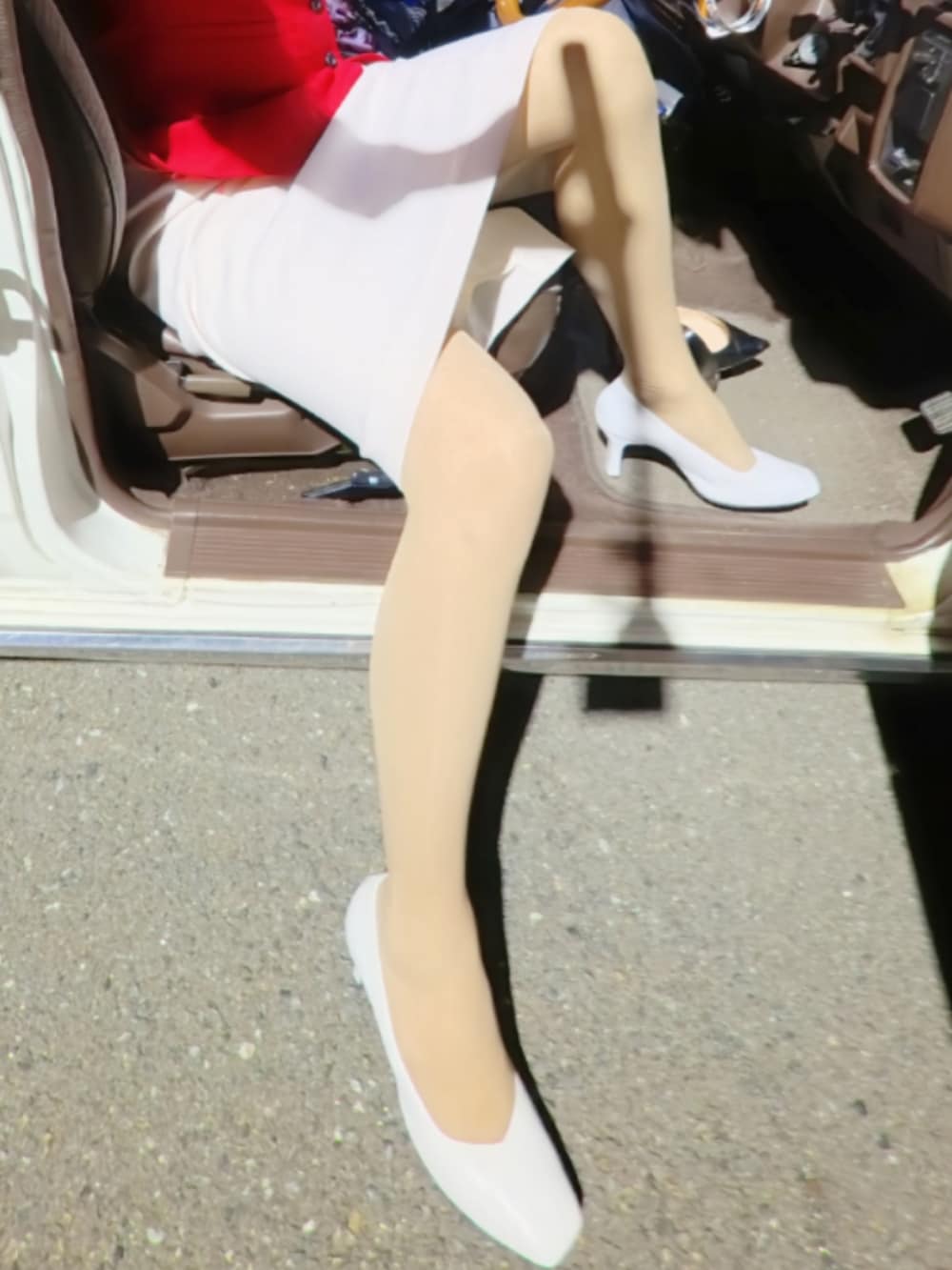 「スカートスーツ、コンパニオン、女装、パンプス、オーダーメイド、ホワイト、レッド」｜「SUIT SQUAREのアイテム（スカート、ホワイト系）」を使った、Kacchiさん（メンズ・173cm）の春コーディネートの2枚目の写真