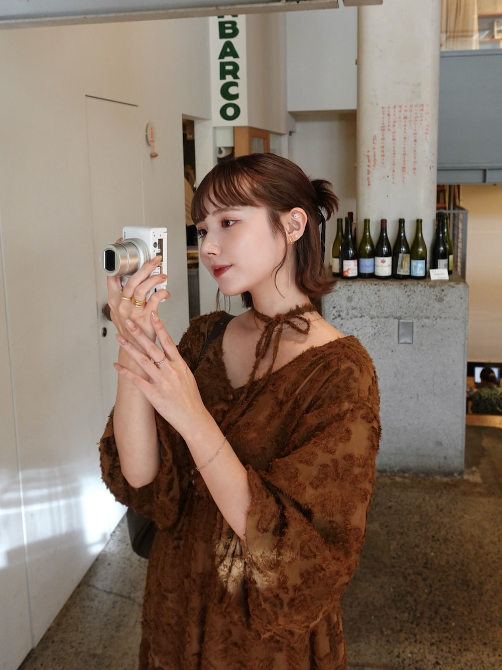 「ワンピース、ワントーンコーデ、ブラウンコーデ、ブラウン色に染まれ、足袋ブーツ、オトナ女子、秋服準備はじめました、秋、ワンピーススタイル、カフェオレコーデ、オトナカワイイ、リラックススタイル、初秋コーデ、大人コーデ、夏服」｜「mellowneonのありすコラボ / マルチウェイフェザーフリンジワンピース（ワンピース、ブラウン系）」を使った、ありすさん（骨格ナチュラル・レディース・163cm）の夏コーディネートの3枚目の写真