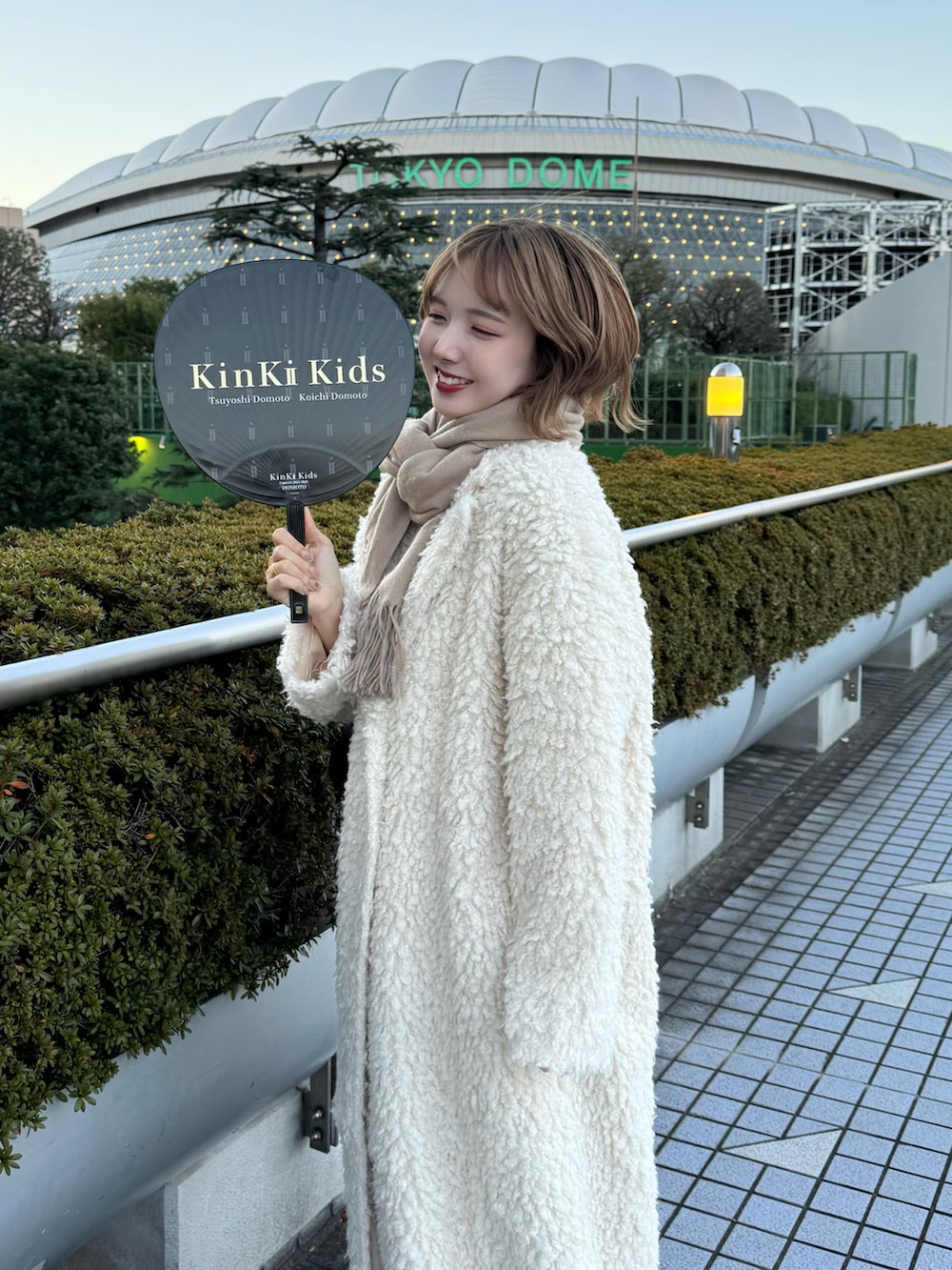 「マフラーぐるぐる、ボアジャケット、大人かわいい、ボアコート、淡色コーデ、淡色女子、ライブコーデ、冬アウター、冬コーデ、acka、韓国ファッション、骨格ナチュラル、カジュアルガーリー、イエベ春、ホワイトコーデ」｜「Acka.のアイテム（ジャケット/アウター、ホワイト系）」を使った、ありすさん（骨格ナチュラル・レディース・163cm）の冬コーディネートの2枚目の写真