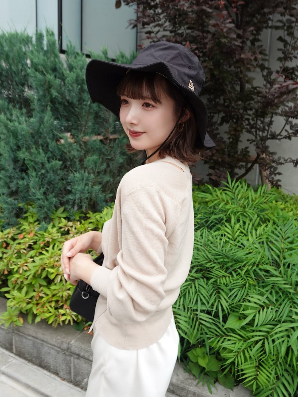 「やっぱり帽子が好き、ニューエラ、PR、NEWERA、帽子、お出かけコーデ、春夏コーデ、初夏コーデ、ロングスカート、オトナカジュアル、きれいめカジュアル、休日スタイル、休日コーデ、レイヤードスタイル、ハット」|「CAPRICIEUX LE'MAGEのタンクSETアシメカーディガン(カーディガン/ボレロ、ベージュ系)」を使った、ありすさん(骨格ナチュラル・レディース・163cm)の春コーディネートの2枚目の写真