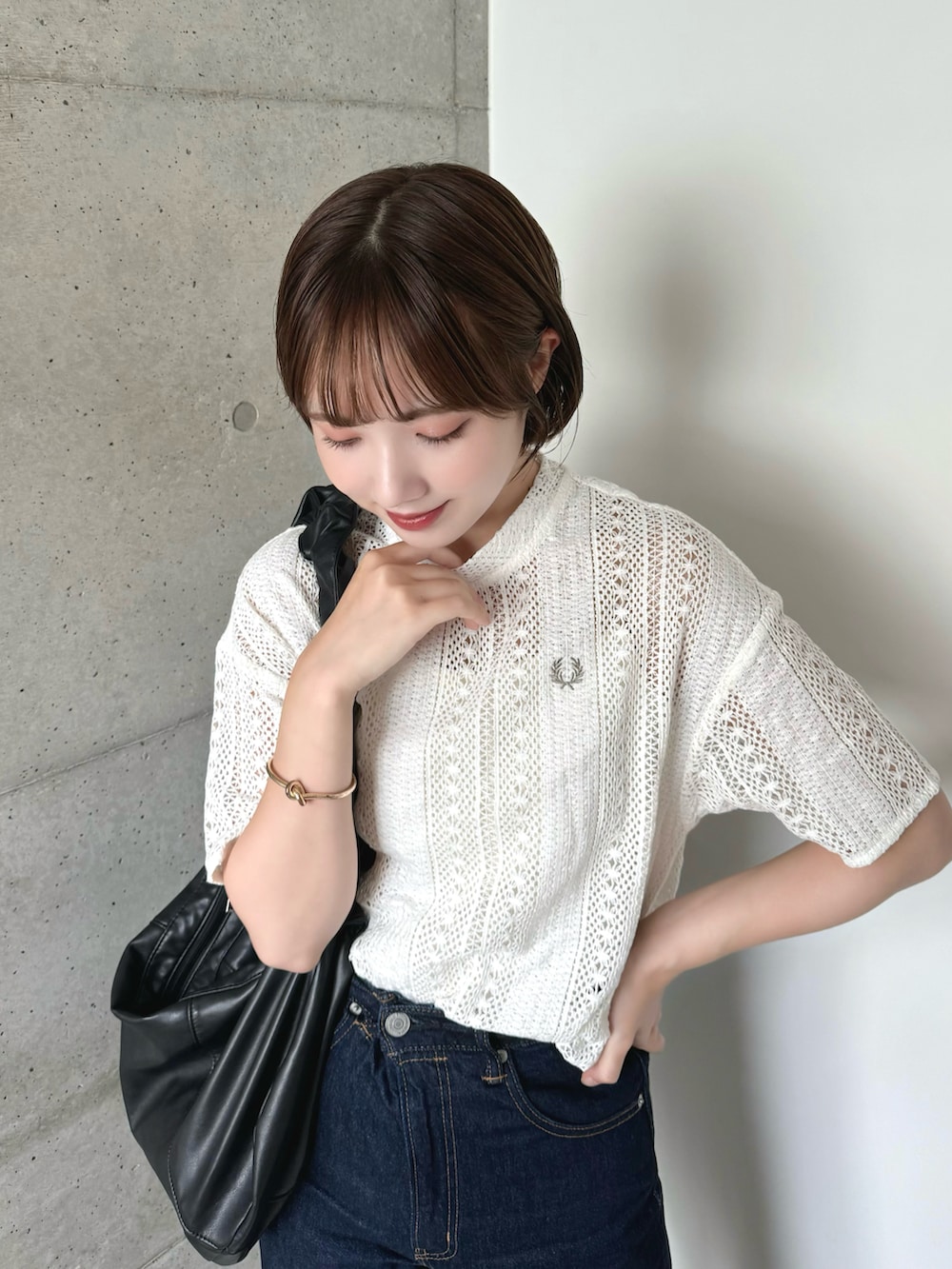 「シンプルコーデ、FRED PERRY、デニムパンツ、デニムコーデ、大学生コーデ、夏コーデ、休日スタイル、シンプル、白Tシャツ、パンツスタイル、骨格ナチュラル、バレエシューズ、オトナカジュアル、シャツスタイル、スポーツミックス」｜「FRED PERRYのLace Top（Tシャツ/カットソー、ホワイト系）」を使った、ありすさん（骨格ナチュラル・レディース・163cm）の夏コーディネートの2枚目の写真