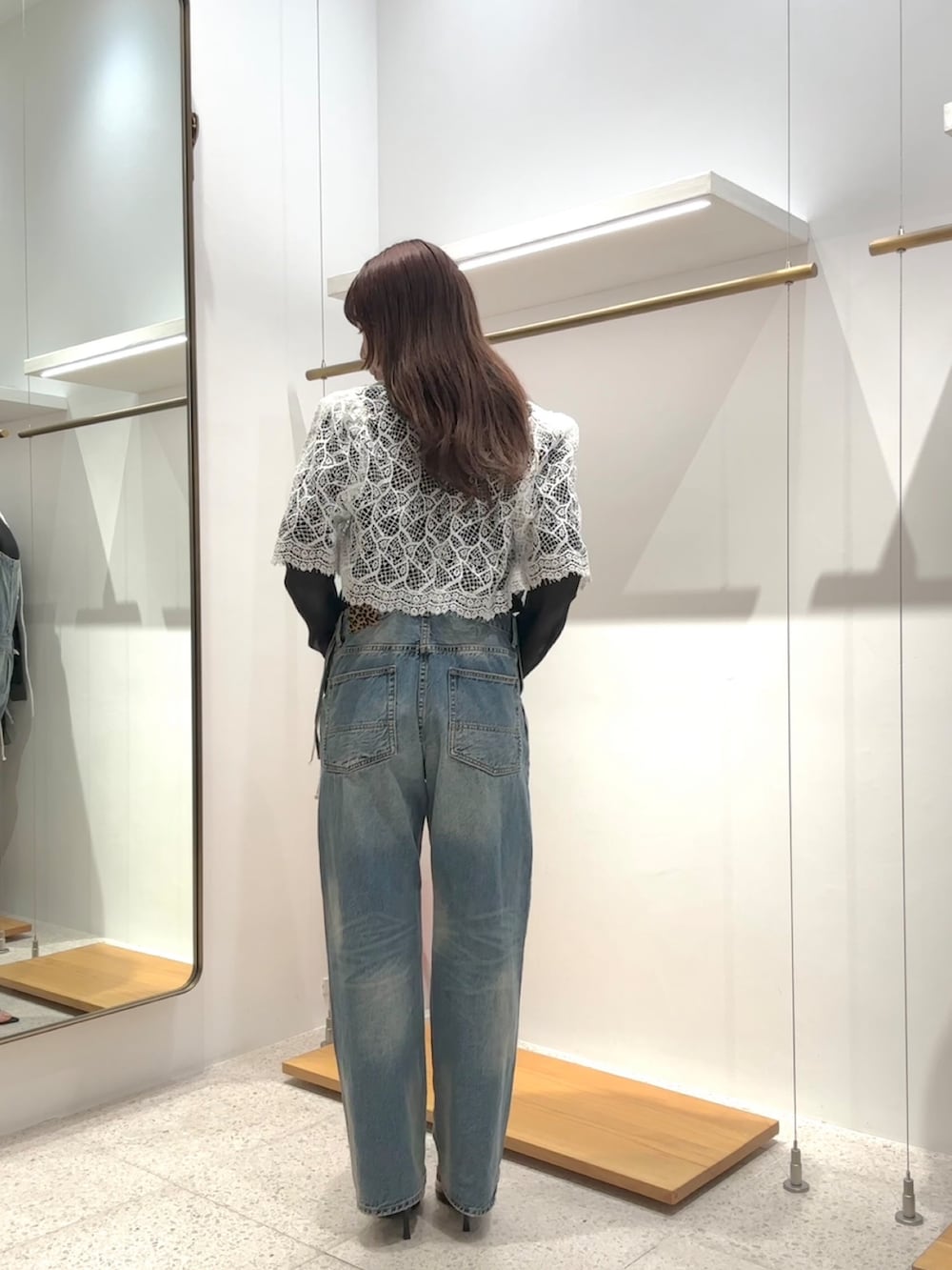 「大人カジュアル、休日スタイル、カーディガン、シアートップス、お出かけコーデ、春夏コーデ、春ファッション、カジュアルスタイル、オトナカワイイ、大人可愛い、大人女子、おでかけコーデ、お洒落さんとつながりたい、今日のコーデ、最近のいい感じコーデ」｜「Drawing Numbersのシャイニーシースルーブラウス（トップス、ブラック系）」を使った、wg_shimizuさん（骨格ウェーブ・レディース・161cm）の春コーディネートの3枚目の写真