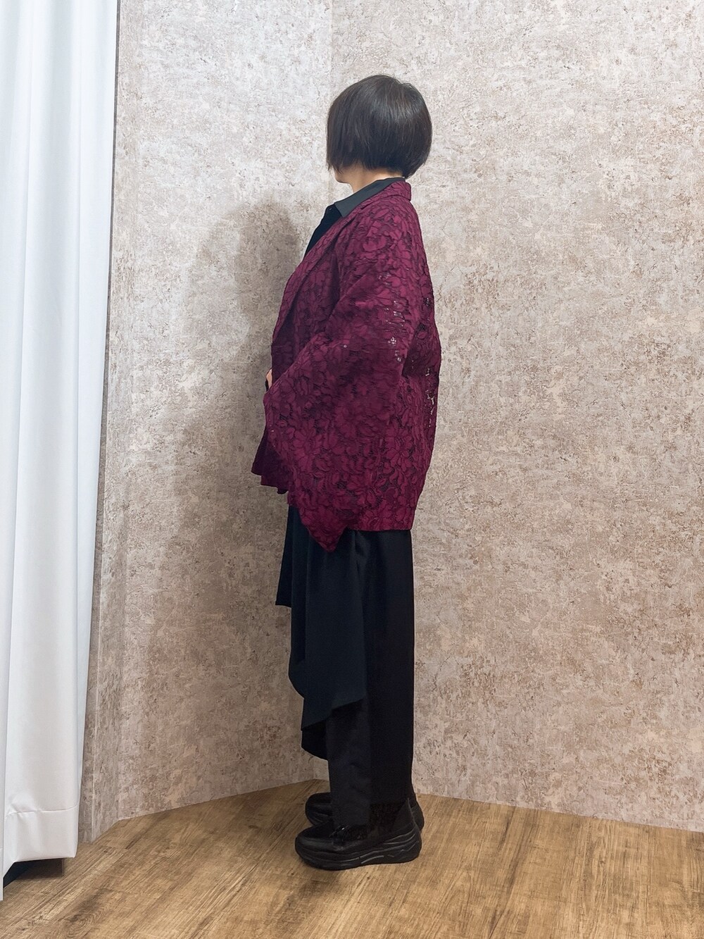 「シャツスタイル、axes femme、AXES-X、REZEN、春服コーデ、大人コーデ、いいね、save、フォローお願いします🤑、おでかけコーデ、40代ファッション、和洋折衷、和テイスト、和」｜「axes femmeのレースハイカットスニーカー（スニーカー、ブラック系）」を使った、ジョーさん（レディース・161cm）の春コーディネートの3枚目の写真