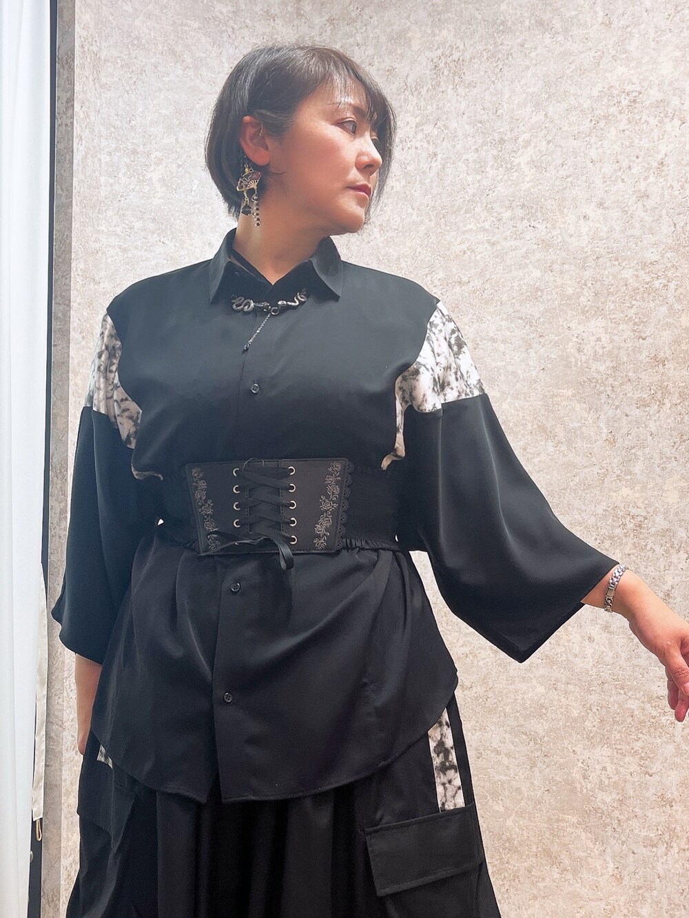 「axes femme、REZEN、いいね、save、フォローお願いします🤑、ブラック、和洋折衷、和柄、シャツ」｜「axes femmeのレース切替編み上げブーツ（ブーツ、ブラック系）」を使った、ジョーさん（レディース・161cm）の春コーディネートの4枚目の写真