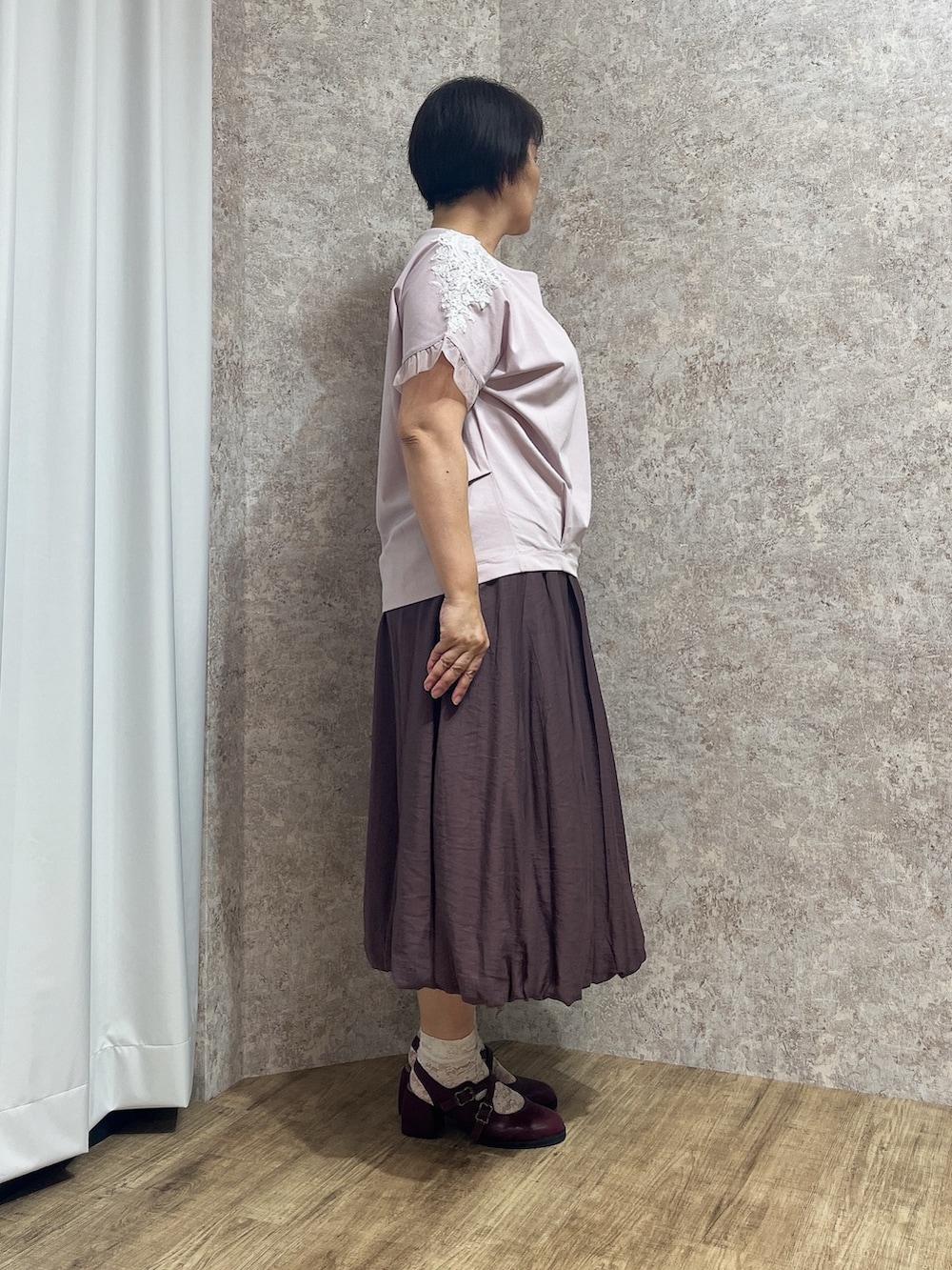 「接触冷感、接触冷感Tシャツ、接触冷感機能付き、axes femme、夏服、ラクチンコーデ、夏スタイル、着回しコーデ、おでかけコーデ、楽チンコーデ、大人カジュアルコーデ」｜「axes femmeのレースポケットバルーンスカート（スカート、ブラウン系）」を使った、ジョーさん（レディース・161cm）の夏コーディネートの5枚目の写真