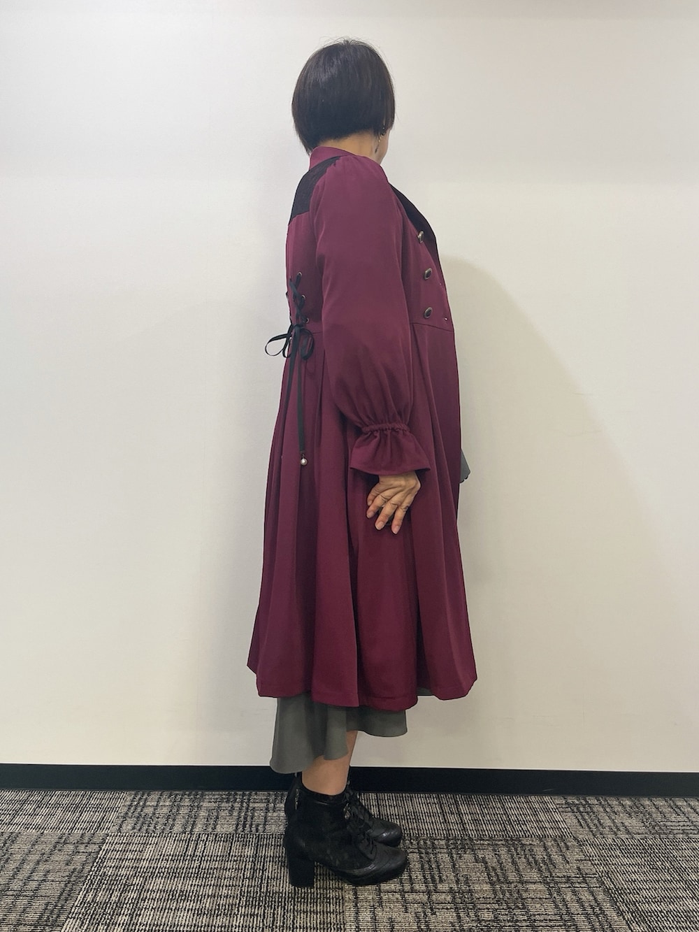 「秋服準備はじめました、axes femme、大人コーデ、秋のコーデ、ぽっちゃり、ぽっちゃりコーデ」｜「axes femmeのオフショルオーガンジープルオーバー（Tシャツ/カットソー、ブラック系）」を使った、ジョーさん（レディース・161cm）の秋コーディネートの4枚目の写真