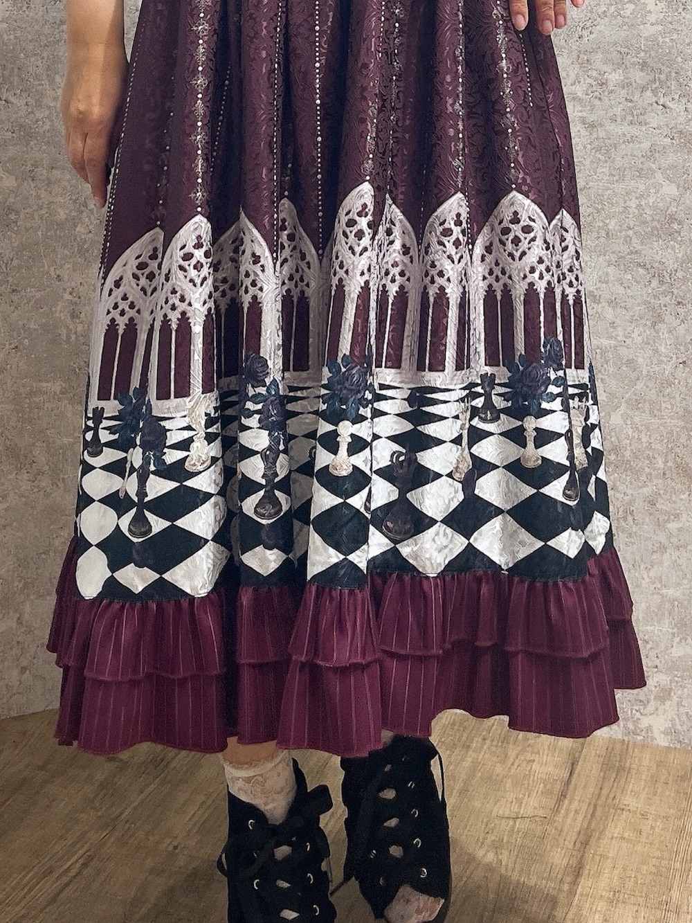 「axes femme POETIQUEのチェスボードホルターワンピース（ワンピース、レッド系）」を使った、ジョーさん（レディース・161cm）の夏コーディネートの2枚目の写真