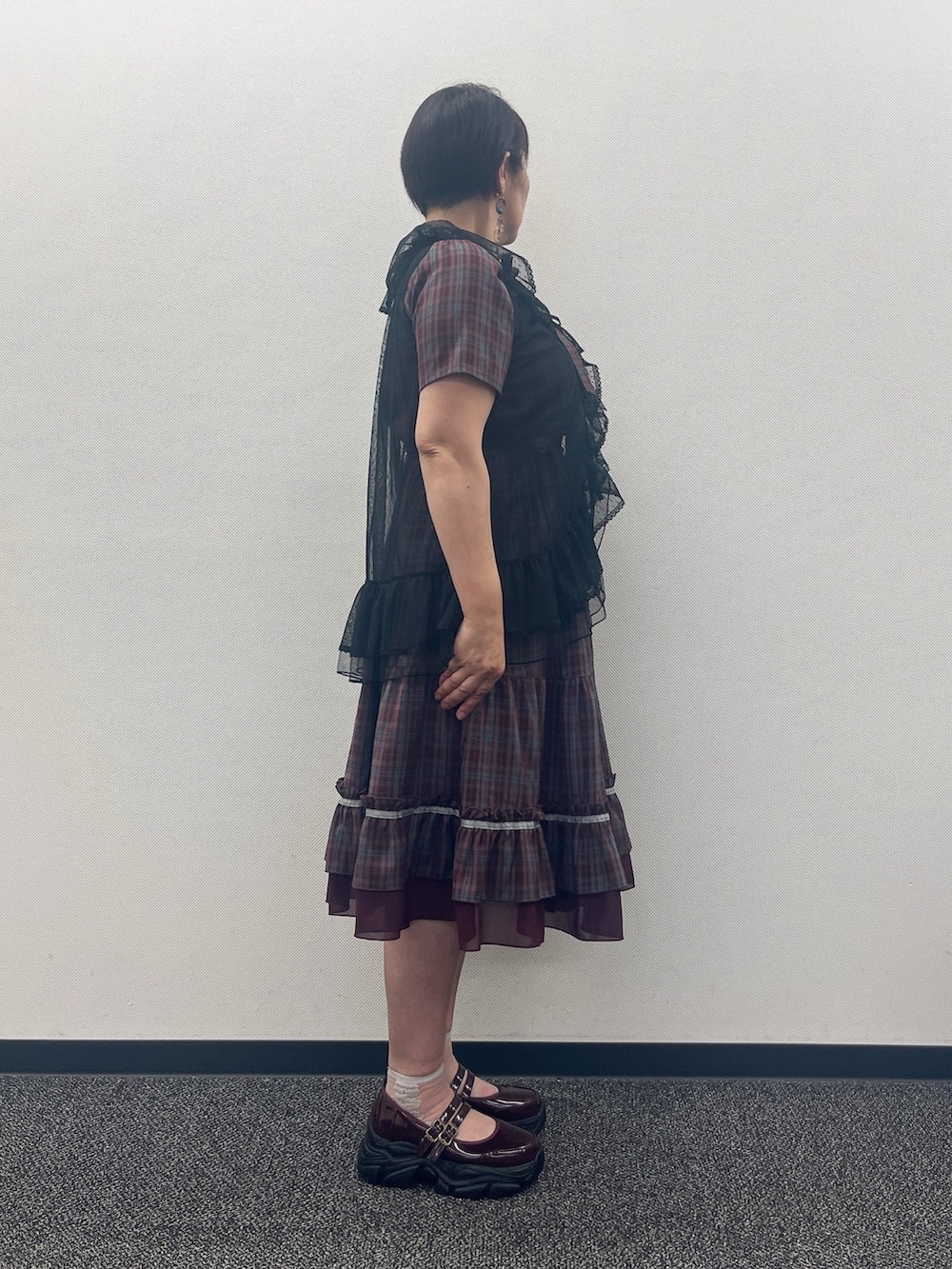 「ワンピース、ワンピーススタイル、ビスチェ、フェミニン、夏ルックで気分アップ、axes femme、お出かけコーデ、オトナ女子、夏コーデ」｜「axes femmeのリボン×チェック柄ワンピース（ワンピース、レッド系）」を使った、ジョーさん（レディース・161cm）の夏コーディネートの3枚目の写真