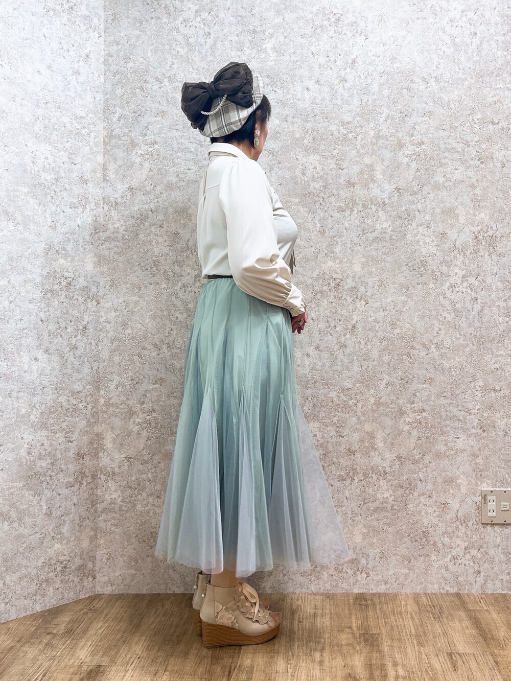 「春色、ネクタイ、春めき満開コーデ、大人カジュアル、axes femme、大人カジュアルコーデ、春服コーデ、お花見コーデ、春服みてみて」｜「axes femmeのレースアップブーサン（サンダル、ベージュ系）」を使った、ジョーさん（レディース・161cm）の春コーディネートの3枚目の写真