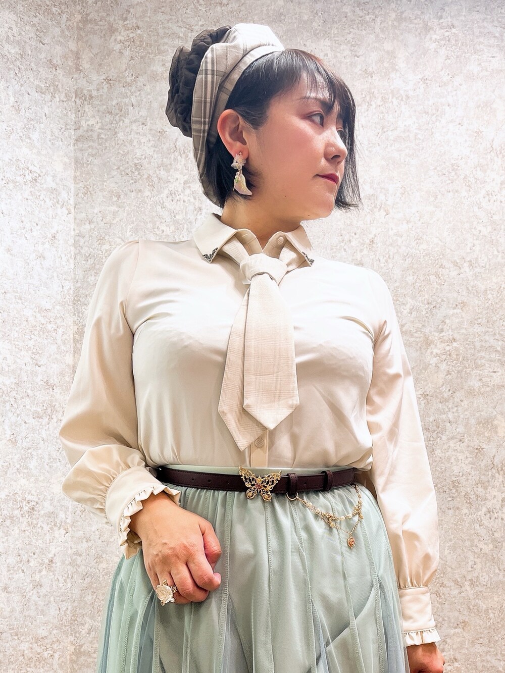 「春色、ネクタイ、春めき満開コーデ、大人カジュアル、axes femme、大人カジュアルコーデ、春服コーデ、お花見コーデ、春服みてみて」｜「axes femmeのレースアップブーサン（サンダル、ベージュ系）」を使った、ジョーさん（レディース・161cm）の春コーディネートの2枚目の写真