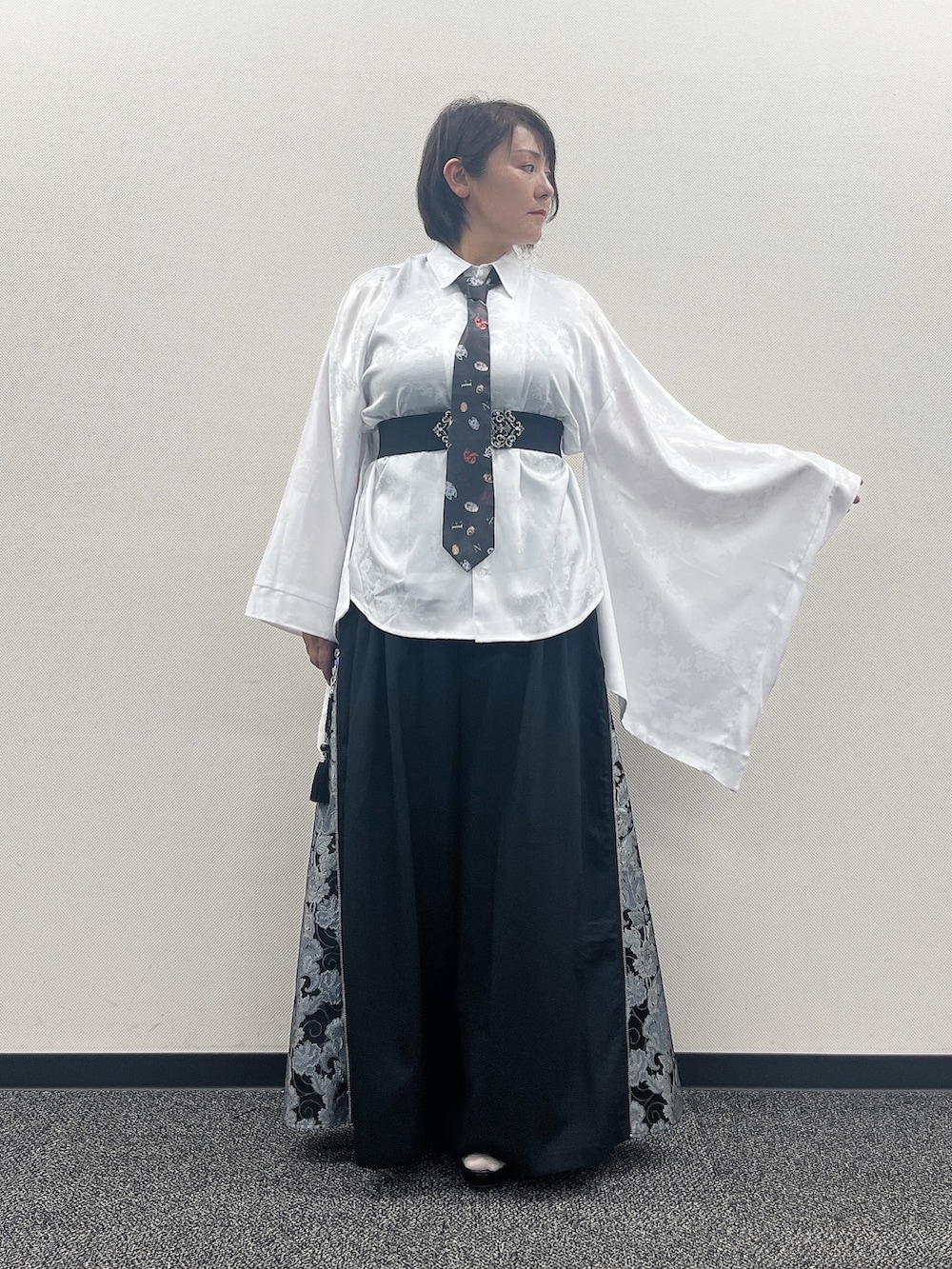 「ネクタイ、和洋折衷、和洋折衷コーデ、和柄、和柄シャツ、和柄パンツ、和柄コーデ、axes femme、REZEN」｜「axes femmeの吸水速乾チュールレースタンク（タンクトップ、ブラック系）」を使った、ジョーさん（レディース・161cm）の夏コーディネートの4枚目の写真