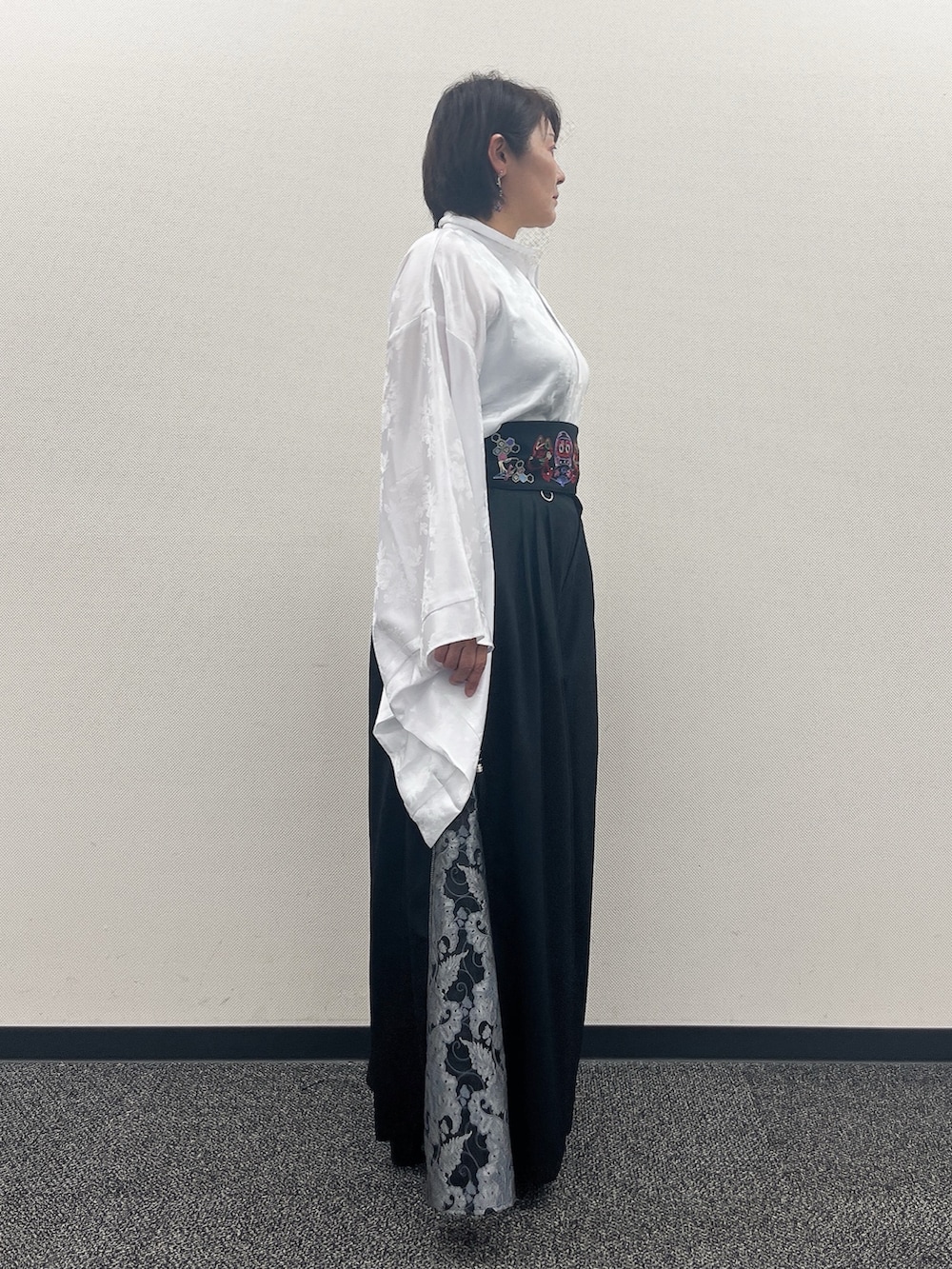 「和洋和洋、和洋折衷、和洋折衷コーデ、シャツスタイル、シャツ、シャツ好き集まれ、ワイドパンツ、ワイドシルエット」｜「REZENの花柄ジャガード和袖シャツ（シャツ/ブラウス、ブラック系）」を使った、ジョーさん（レディース・161cm）の夏コーディネートの3枚目の写真