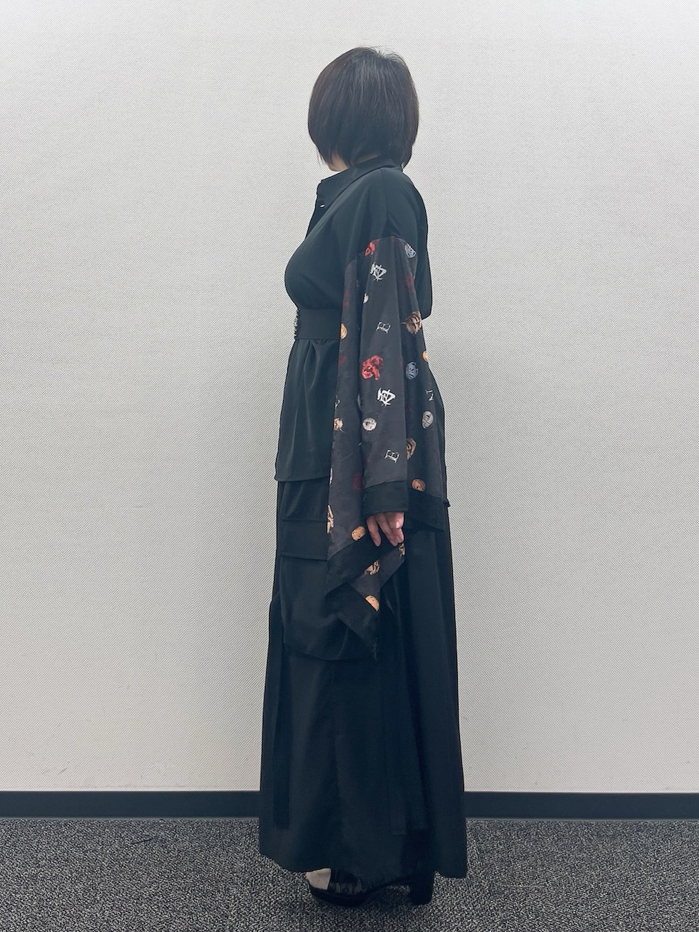 「お面、ブラックコーデ、お出かけコーデ、axes femme、REZEN、おでかけコーデ、おしゃれさんと繋がりたい、ブラック、パンツスタイル、和洋折衷、和洋折衷コーデ」｜「axes femmeのオープントゥレースブーツ（ブーツ、ブラック系）」を使った、ジョーさん（レディース・161cm）の夏コーディネートの5枚目の写真