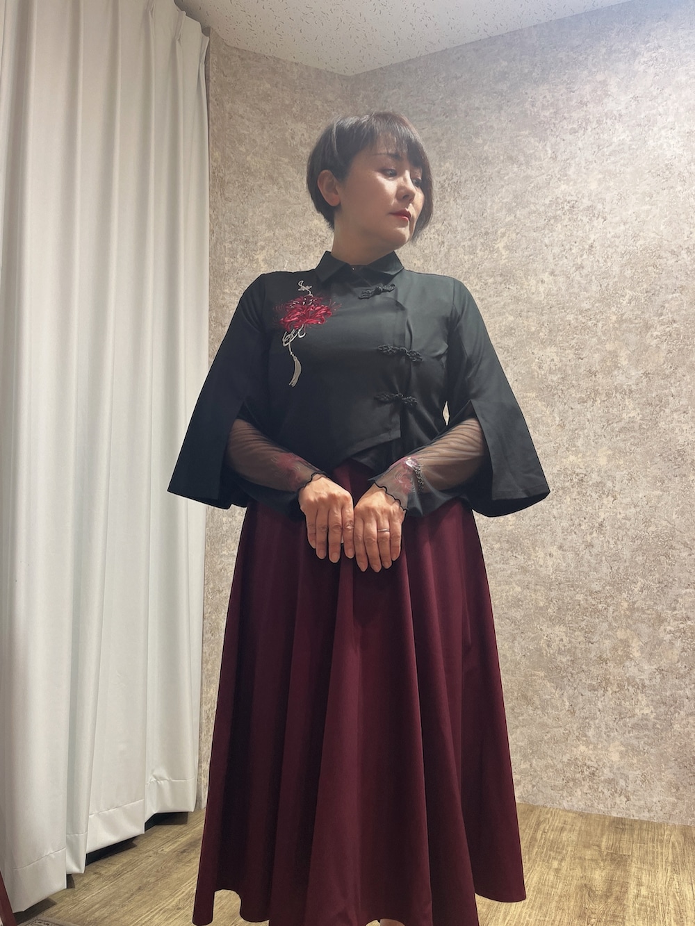 「彼岸花、和、黒×赤、axes femme、おしゃれさんと繋がりたい、クラシカル、きれいめコーディネート、夏服、レディースファッション」|「axes femmeのタテ型ビッグリボントート(トートバッグ、ブラック系)」を使った、ジョーさん(レディース・161cm)の夏コーディネートの5枚目の写真