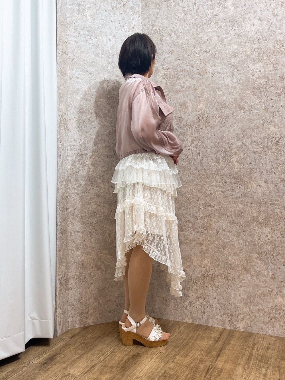 「最近のいい感じコーデ、淡色コーデ、お出かけコーデ、axes femme、オトナ女子、春カラー」｜「axes femmeのリボン×リボンサンダル（サンダル、ホワイト系）」を使った、ジョーさん（レディース・161cm）の春コーディネートの4枚目の写真