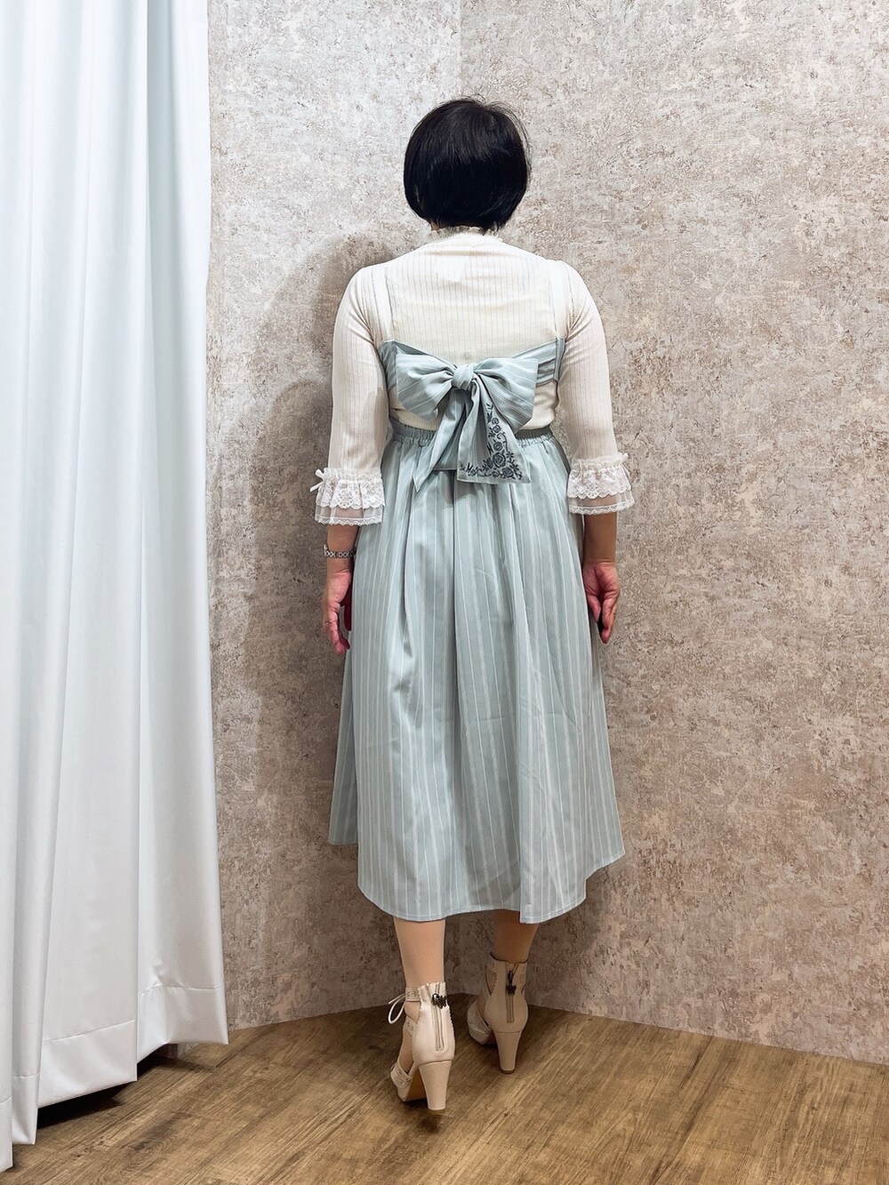「春色、春めき満開コーデ、ワンピース、デートコーデ、お出かけコーデ、axes femme、おでかけコーデ、春カラー、おしゃれさんと繋がりたい」｜「axes femmeのカットワークレースサンダル（サンダル、ホワイト系）」を使った、ジョーさん（レディース・161cm）の春コーディネートの6枚目の写真