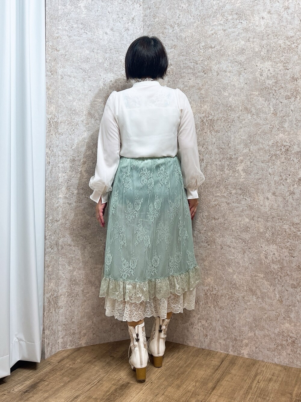 「春色、春めき満開コーデ、淡色コーデ、お出かけコーデ、axes femme、おでかけコーデ、はるコーデ、レディースファッション、オフィススタイル、お出かけスタイル、いいね、save、フォローお願いします🤑、スカートコーデ、レース」｜「axes femmeのチュールフリルハイネックブラウス（シャツ/ブラウス、ホワイト系）」を使った、ジョーさん（レディース・161cm）の春コーディネートの7枚目の写真