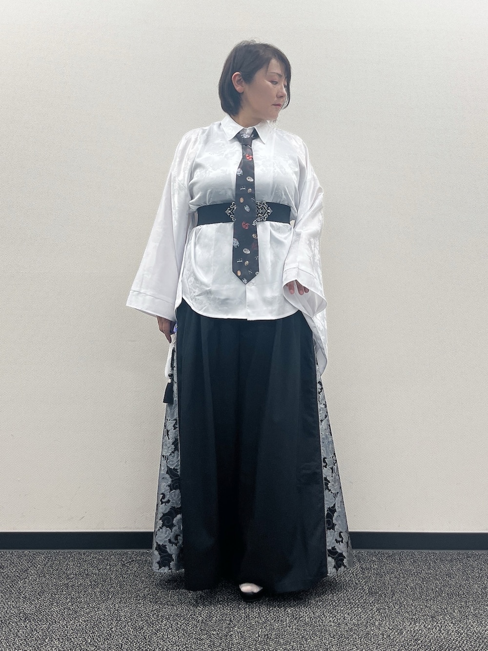 「ネクタイ、和洋折衷、和洋折衷コーデ、和柄、和柄シャツ、和柄パンツ、和柄コーデ、axes femme、REZEN」｜「axes femmeの吸水速乾チュールレースタンク（タンクトップ、ブラック系）」を使った、ジョーさん（レディース・161cm）の夏コーディネートの5枚目の写真