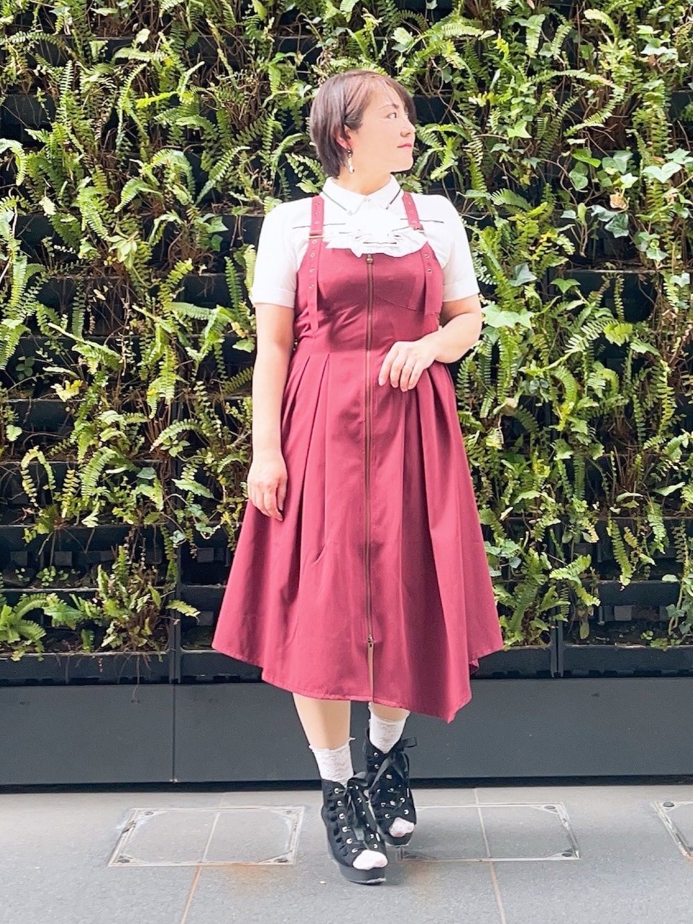 「axes femme、ワンピース、ジャボブラウス、ミリタリー、ミリタリーコーデ」｜「axes femmeのレースアップブーサン（サンダル、ブラック系）」を使った、ジョーさん（レディース・161cm）の春コーディネートの2枚目の写真