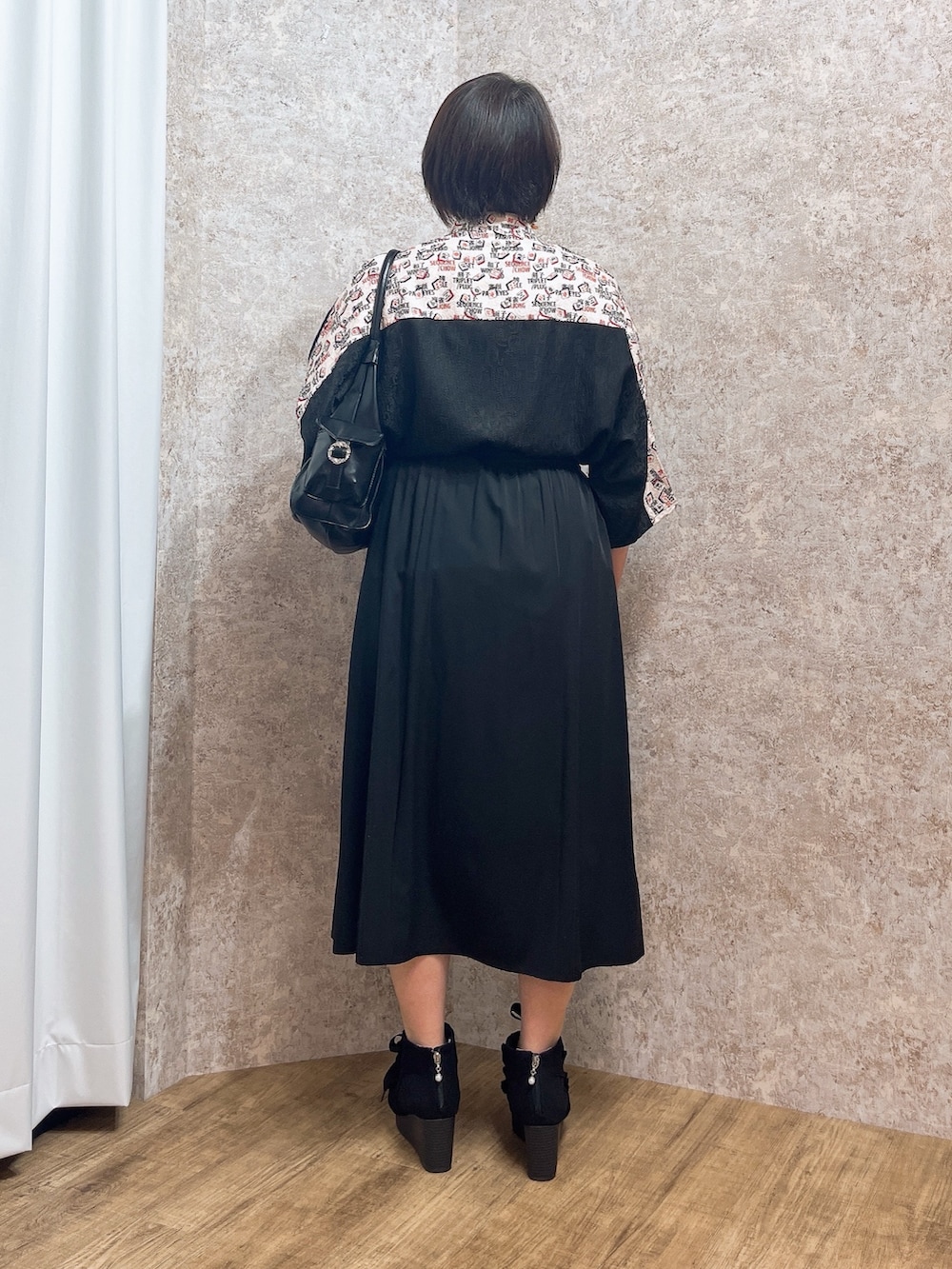 「最近のいい感じコーデ、お出かけコーデ、axes femme、AXES-X、いいね、save、フォローお願いします🤑、シャツ/ブラウス、麻雀、赤黒」｜「AXES-Xの麻雀牌プリントチャイナシャツ（シャツ/ブラウス、ブラック系）」を使った、ジョーさん（レディース・161cm）の春コーディネートの5枚目の写真