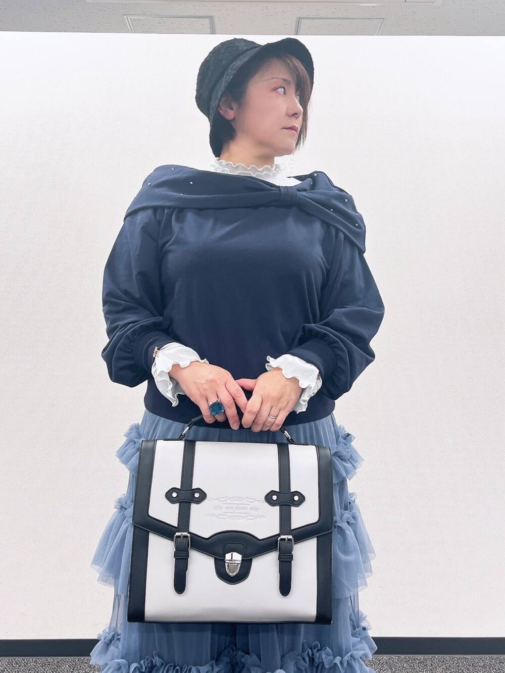 「axes femme、春、休日スタイル、大人女子、お出かけコーデ、ゆったり、ゆったりシルエット、ふんわりスカート、ふんわりフェミニン、リボン」|「axes femmeのレース切替編み上げブーツ(ブーツ、ブラック系)」を使った、ジョーさん(レディース・161cm)の冬コーディネートの3枚目の写真