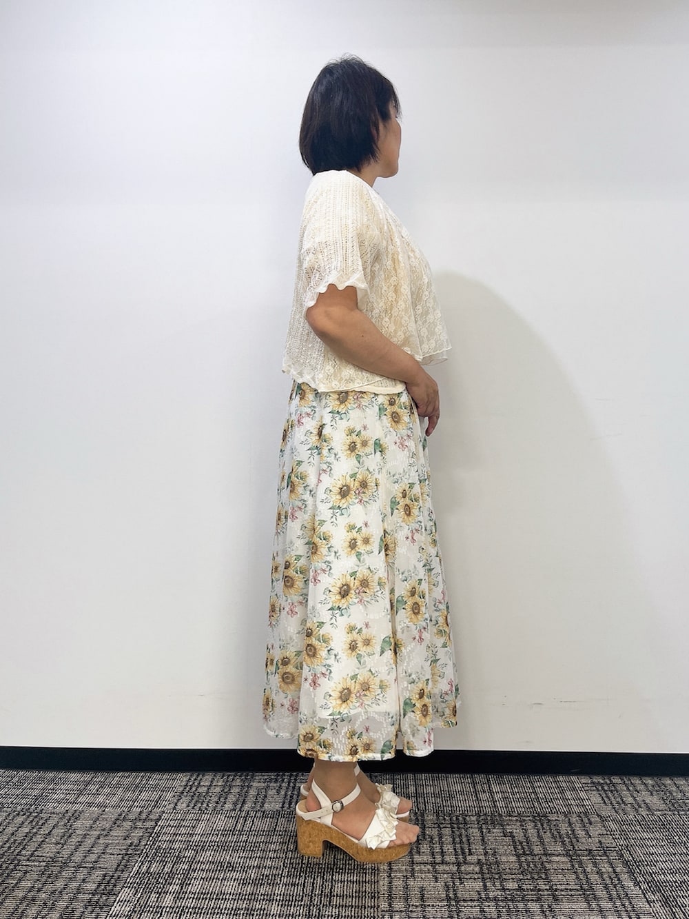 「ひまわり、ひまわり畑コーデ、フリル、リボン、デートコーデ、ロングスカート、夏コーデ、axes femme、おでかけコーデ、大人かわいい、お洒落さんとつながりたい、淡色女子」｜「axes femmeのサマーニットボレロ（カーディガン/ボレロ、ホワイト系）」を使った、ジョーさん（レディース・161cm）の夏コーディネートの5枚目の写真
