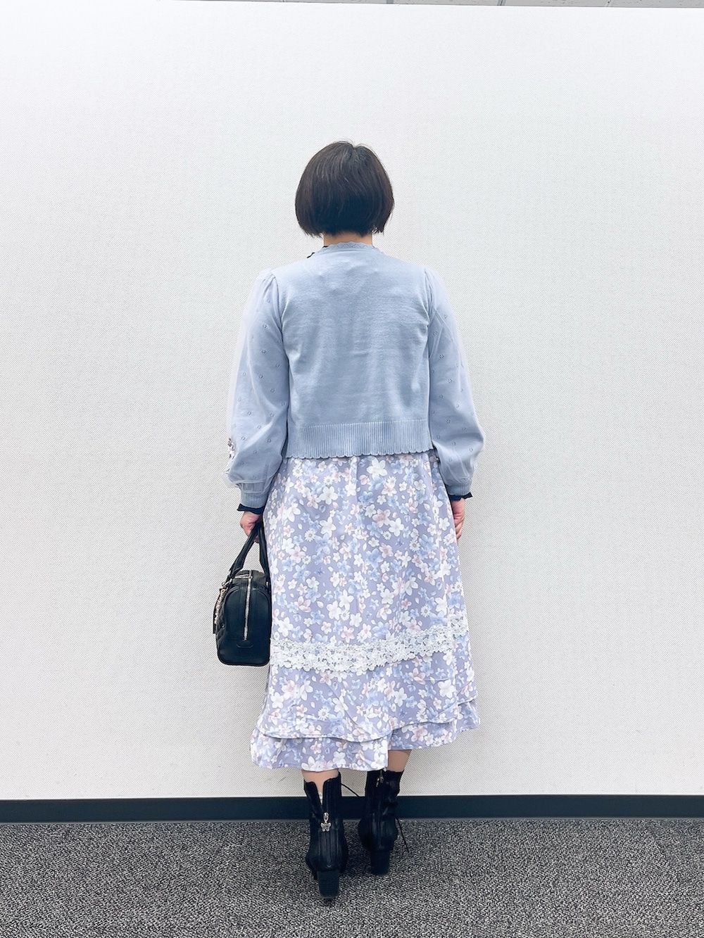 「axes femme、春服コーデ、大人女子、レディースファッション、春先取り、きれいめコーディネート、桜、フェミニン」|「axes femmeのサクラ装飾イヤリング(イヤリング、ホワイト系)」を使った、ジョーさん(レディース・161cm)の冬コーディネートの10枚目の写真